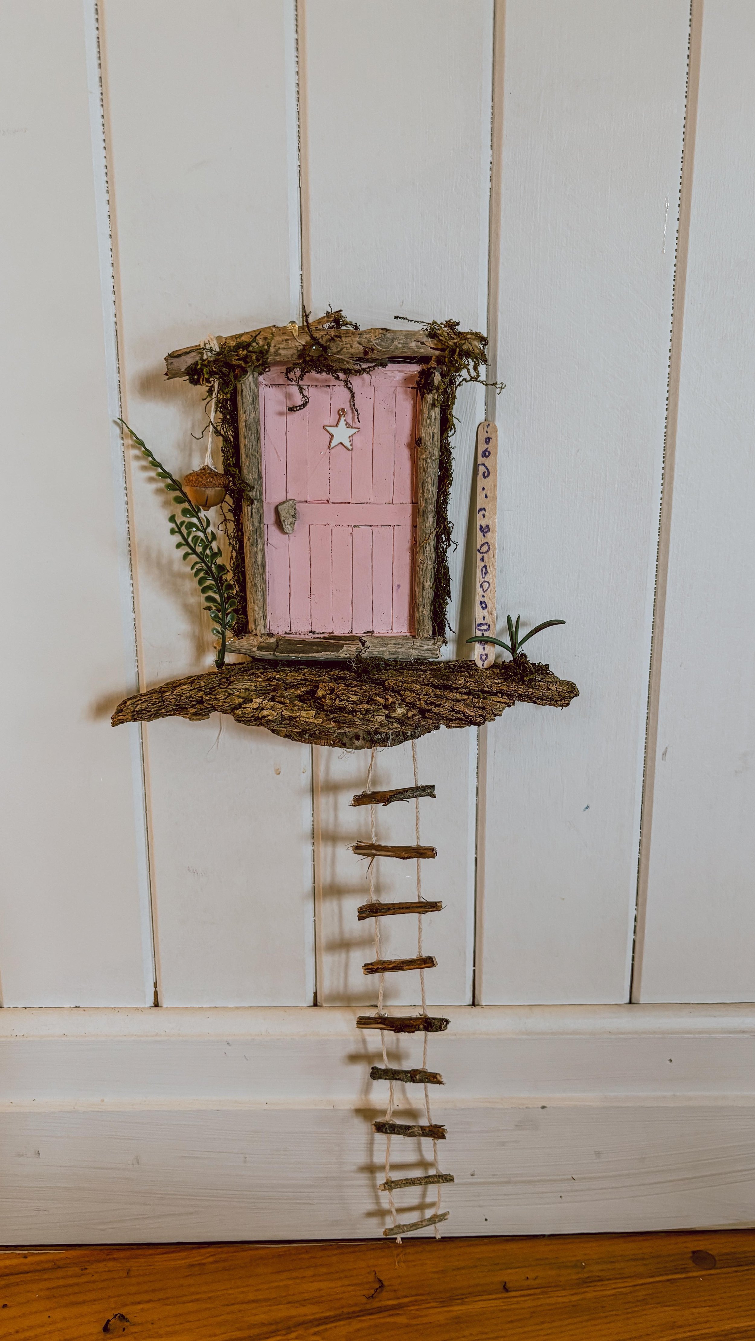 Turned our unused central vac into a fairy door. 🧚🚪🪄
The only thing I bought? Popsicle sticks—after flipping the entire house for two hours looking for the ones I thought I had.
Everything else was backyard finds and things I already had o