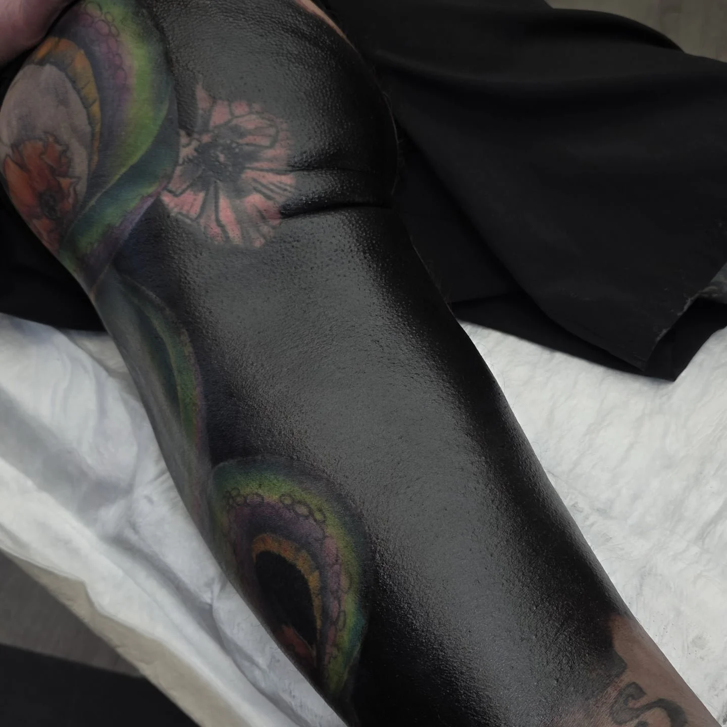🍑 ⚫️

.
.
.
Booking for December-January-February in NYC and Staten Island
.
.
.
.
.
Take care of your tattoo, eat good, listen to your body. I did my part, now your body has to do its part and you also have to do yours.🔥
.
Blackwork Tattoo Artist 