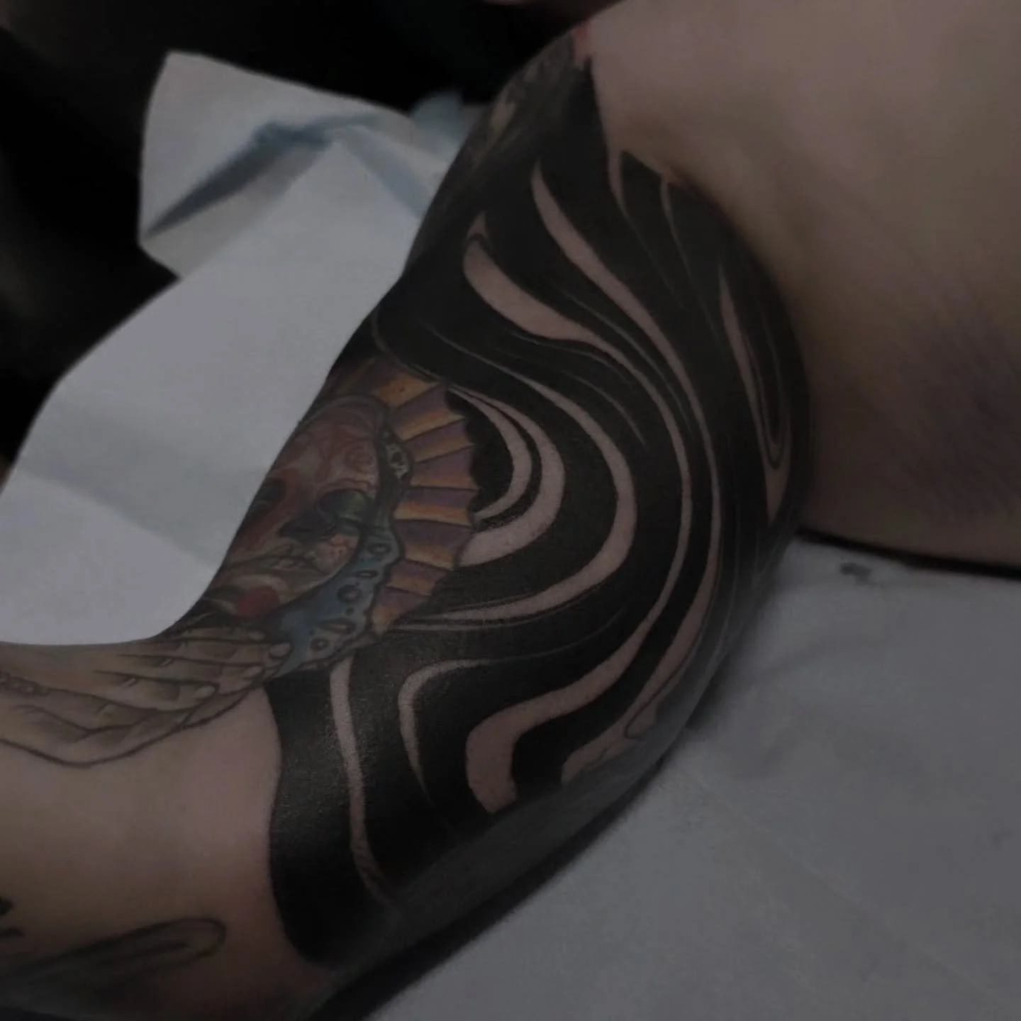 Suminagashi  Blackwork Filler

.
.
.
.
.
.
Booking for 2026 in NYC
.
Take care of your tattoo, eat good, listen to your body. I did my part, now your body has to do its part and you also have to do yours.🔥
.
Blackwork Tattoo Artist located in NYC
.
