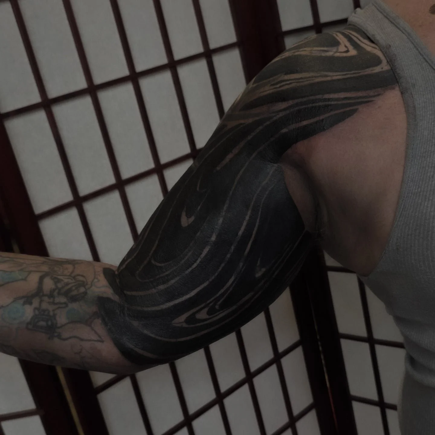 Suminagashi, finished, touched up a little bit and thickened some areas 🤌⚫️

je ne sais quoi

.

.
.
.
.
.
.
Booking for 2026 in NYC
.
Take care of your tattoo, eat good, listen to your body. I did my part, now your body has to do its part and you a