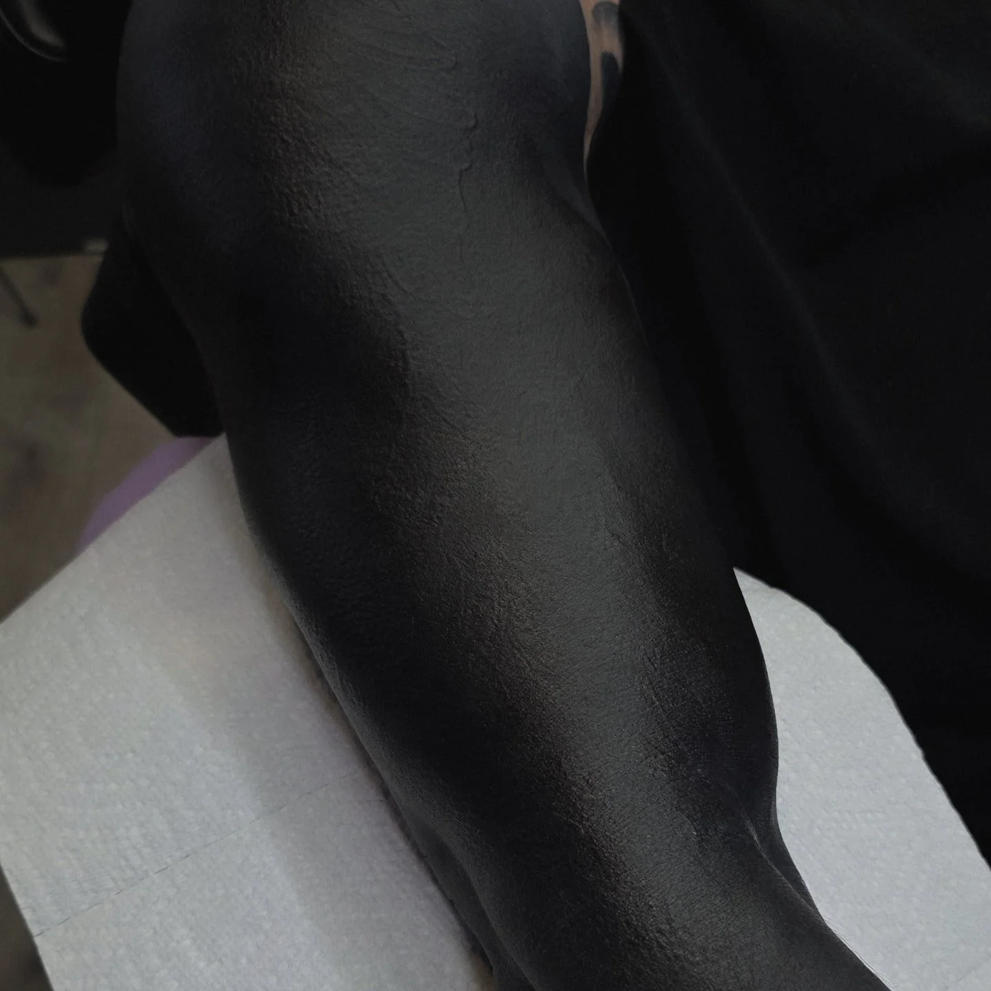 Another session of this re blackout. 1 or two more to go.

.
.
.
.
.
.
Booking for 2026 in NYC.
.
Take care of your tattoo, eat good, listen to your body. I did my part, now your body has to do its part and you also have to do yours.🔥
.
Blackwork Ta