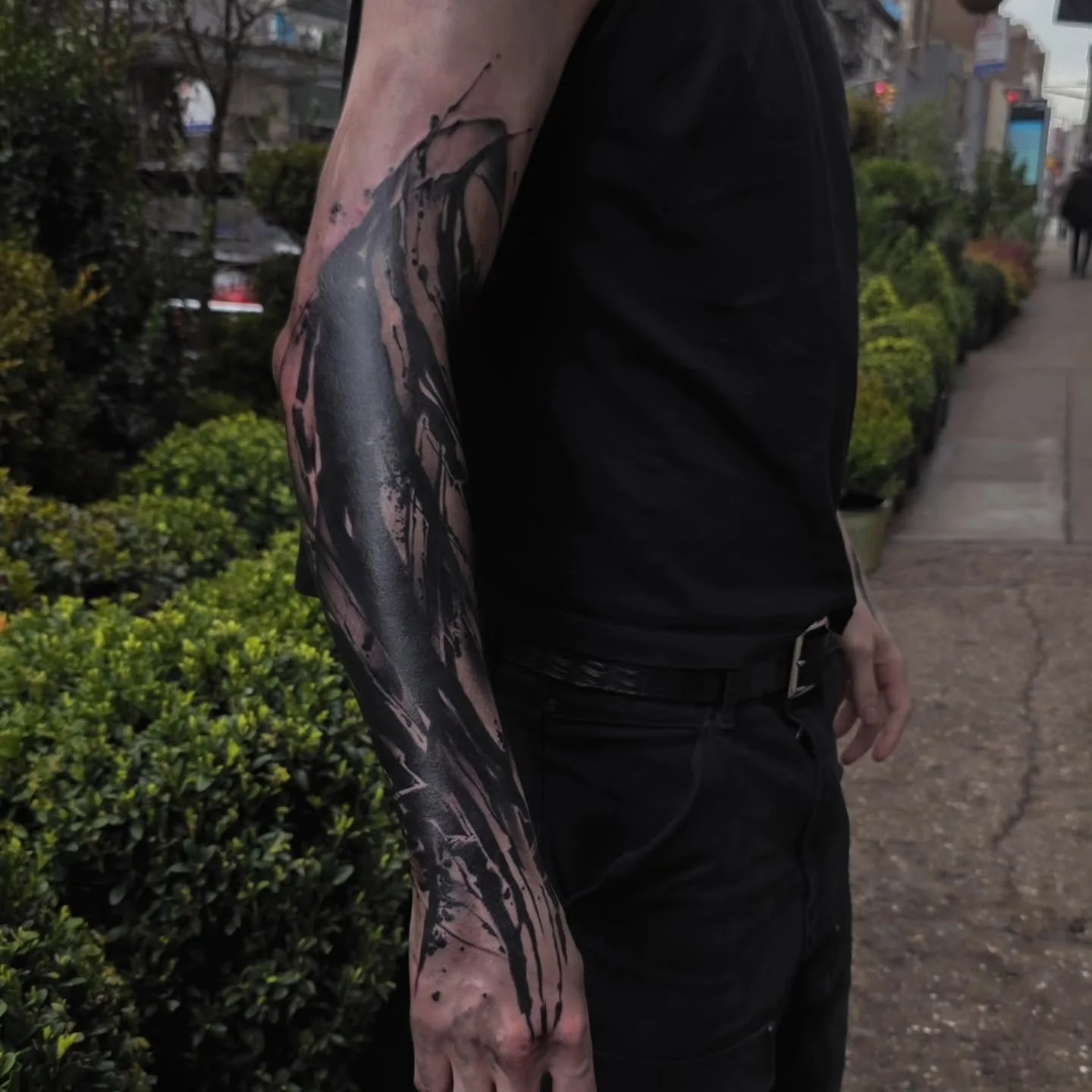 Abstract blackwork

.
.
.
.
.
.
.
Booking for 2026 in NYC.
.
Take care of your tattoo, eat good, listen to your body. I did my part, now your body has to do its part and you also have to do yours.🔥
.
Blackwork Tattoo Artist located in NYC
.
Be respe