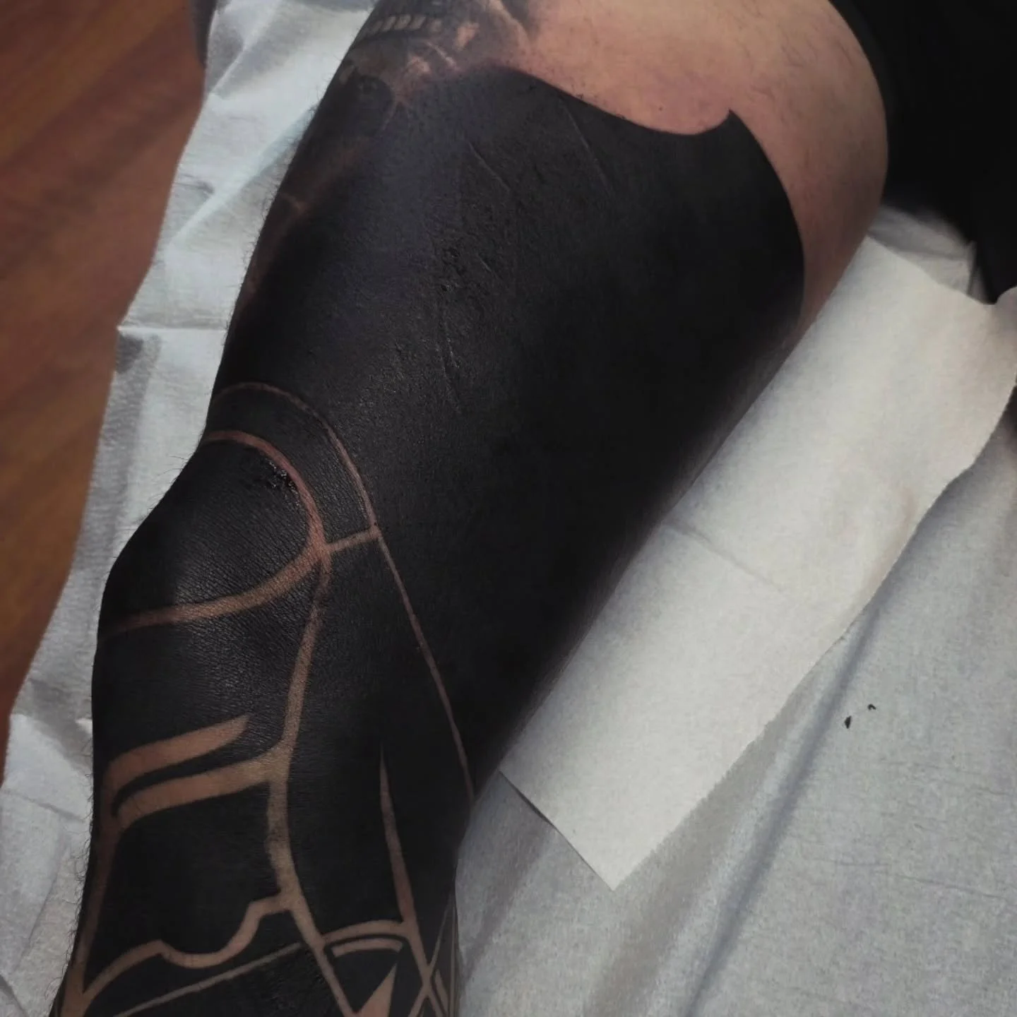 Sessions, cover up, blackwork

.
.
.
.
.
.
.
Booking for 2026 in NYC.
.
Take care of your tattoo, eat good, listen to your body. I did my part, now your body has to do its part and you also have to do yours.🔥
.
Blackwork Tattoo Artist located in NYC