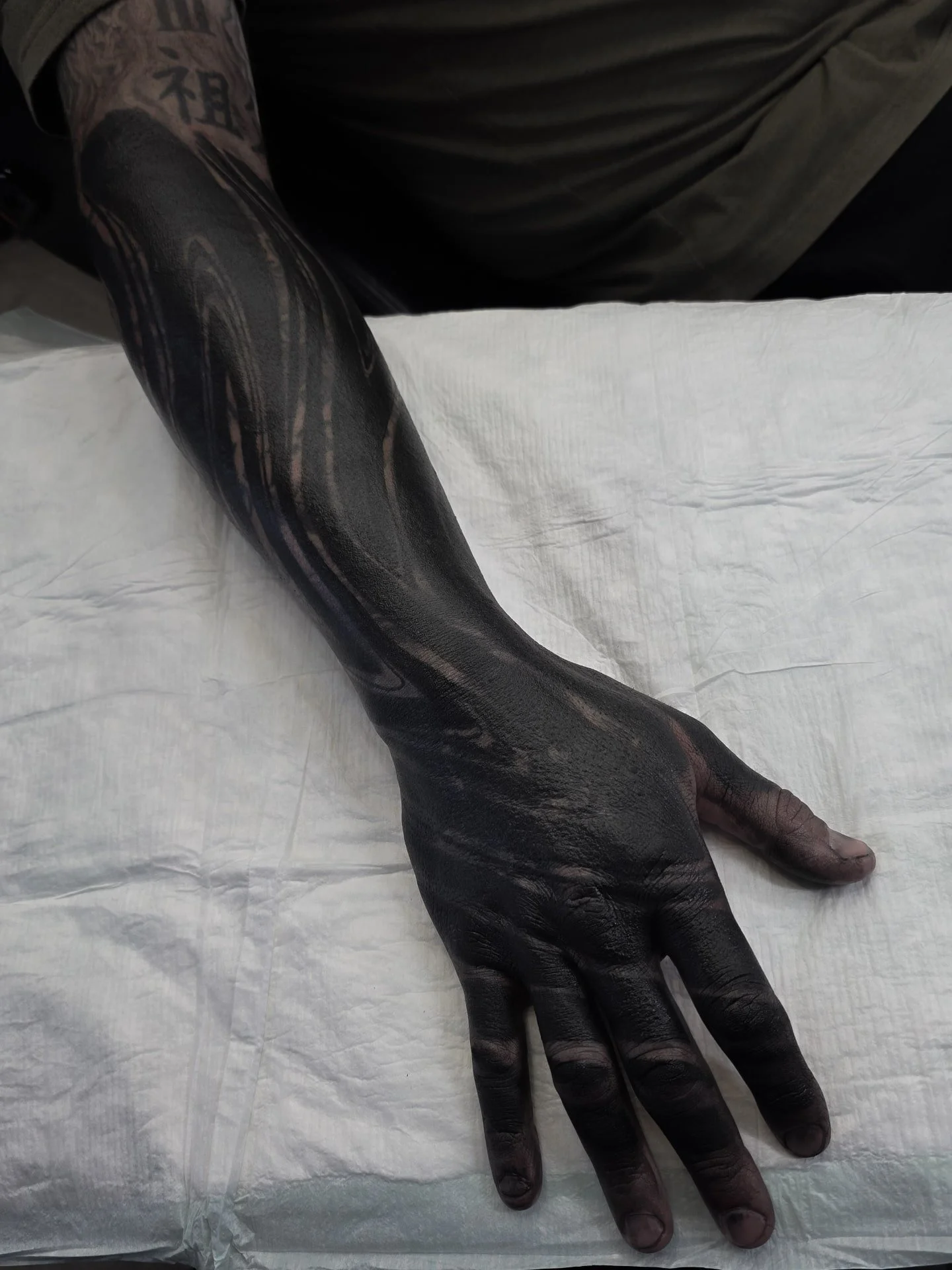 Blast over Suminagashi 
.

.
.
.
.
.
.
.
Booking for 2026 in NYC.
.
Take care of your tattoo, eat good, listen to your body. I did my part, now your body has to do its part and you also have to do yours.🔥
.
Blackwork Tattoo Artist located in NYC
.
B