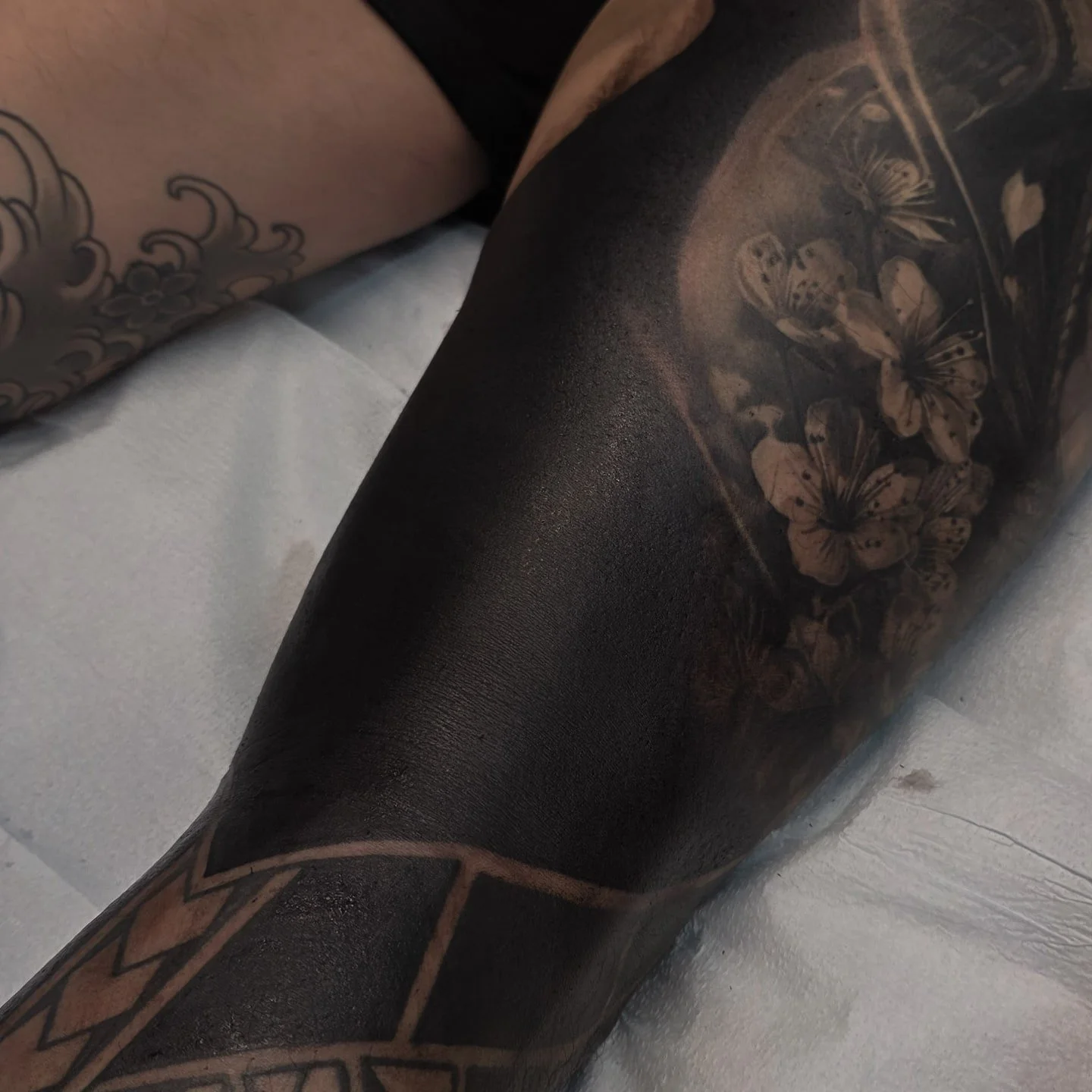 Black black
.

.
.
.
.
.
.
.
Booking for 2026 in NYC.
.
Take care of your tattoo, eat good, listen to your body. I did my part, now your body has to do its part and you also have to do yours.🔥
.
Blackwork Tattoo Artist located in NYC
.
Be respectful