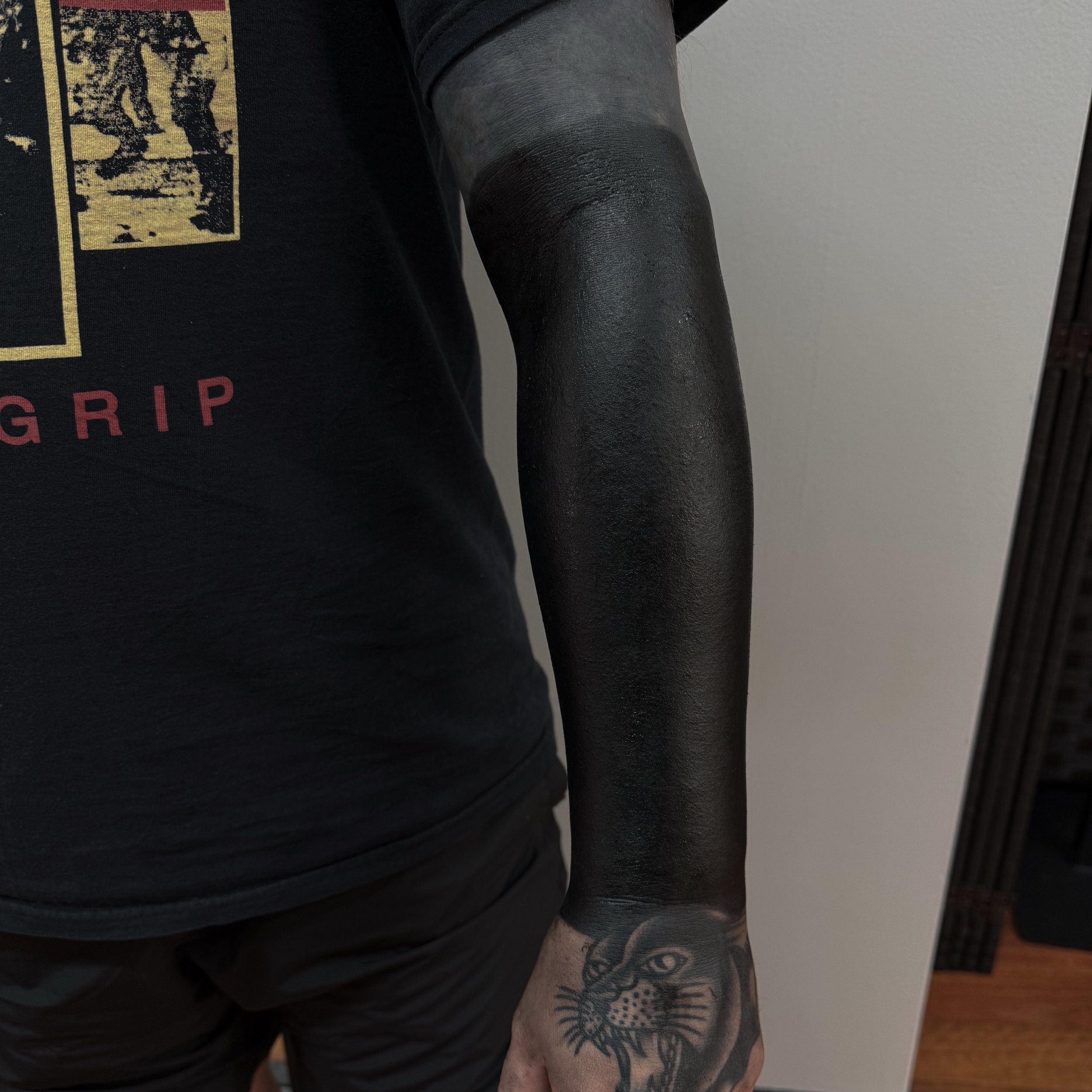 After and Before .
.
2 1/2 hours
.
.
.
Booking for 2026 in NYC.
.
Take care of your tattoo, eat good, listen to your body. I did my part, now your body has to do its part and you also have to do yours.🔥
.
Blackwork Tattoo Artist located in NYC
.
Be 