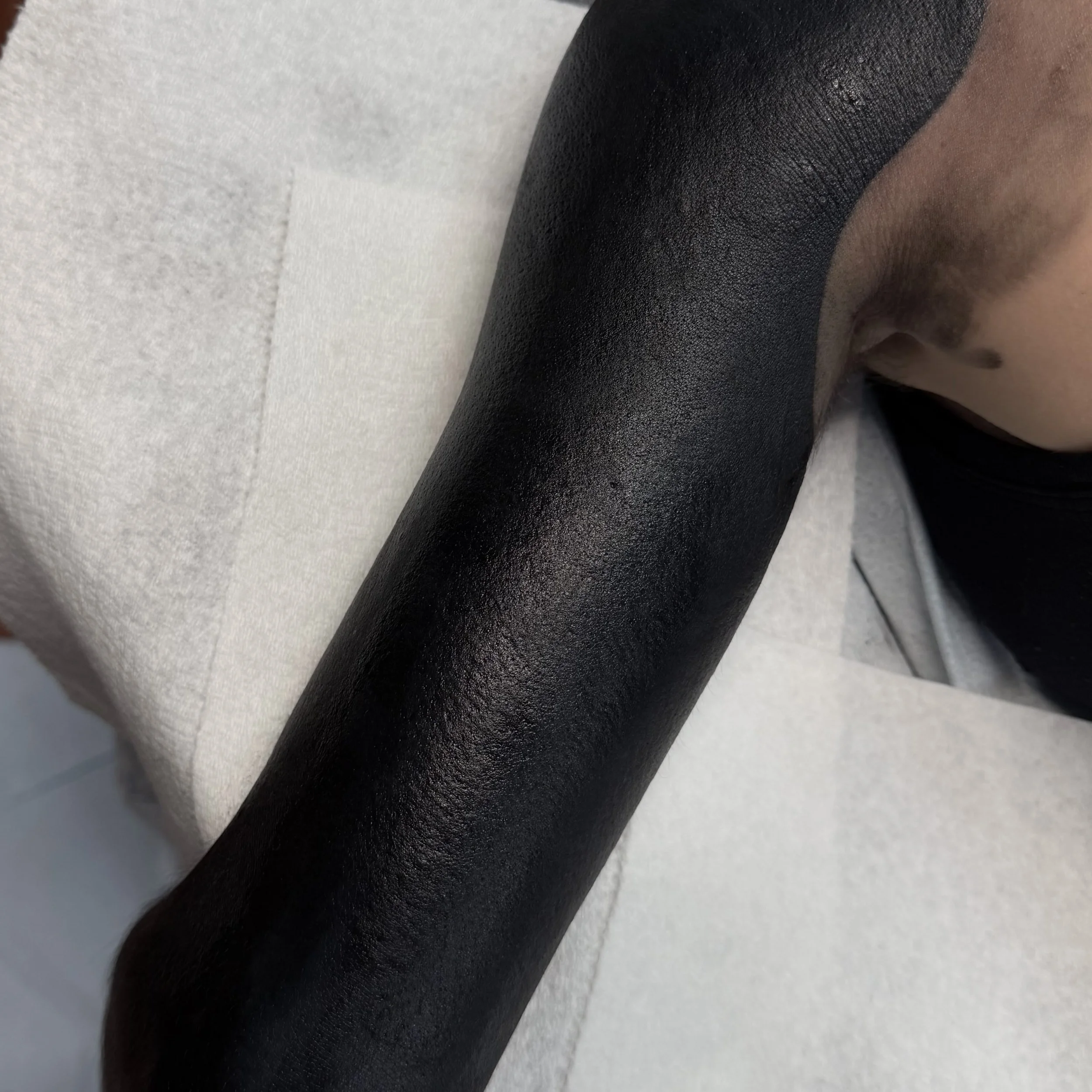 ⚫️🧈
.
.
.

.
No ai was used in these photos. F@*k ai
.
.

.
Booking for 2026 in NYC.
.
Take care of your tattoo, eat good, listen to your body. I did my part, now your body has to do its part and you also have to do yours.🔥
.
Blackwork Tattoo Artis