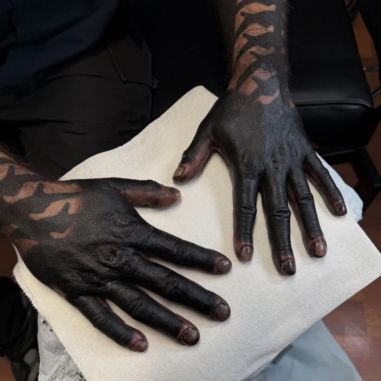 ⚫️⚫️😬
.
Finger / Hand Blackout
.
.
.
.
.
.
If you want to get blackwork done, send me a DM. I will always have time to blackout something. 
.
@notattoopain use code john10
.
.
.
.
Booking for 2026 in NYC.
.
Take care of your tattoo, eat good, listen