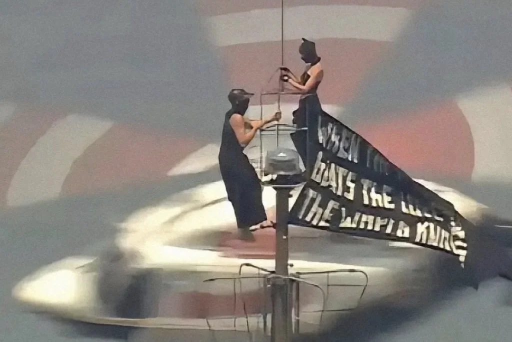 Daredevil Couple Scale Empire State Building Spire for 1,400-Foot Proposal