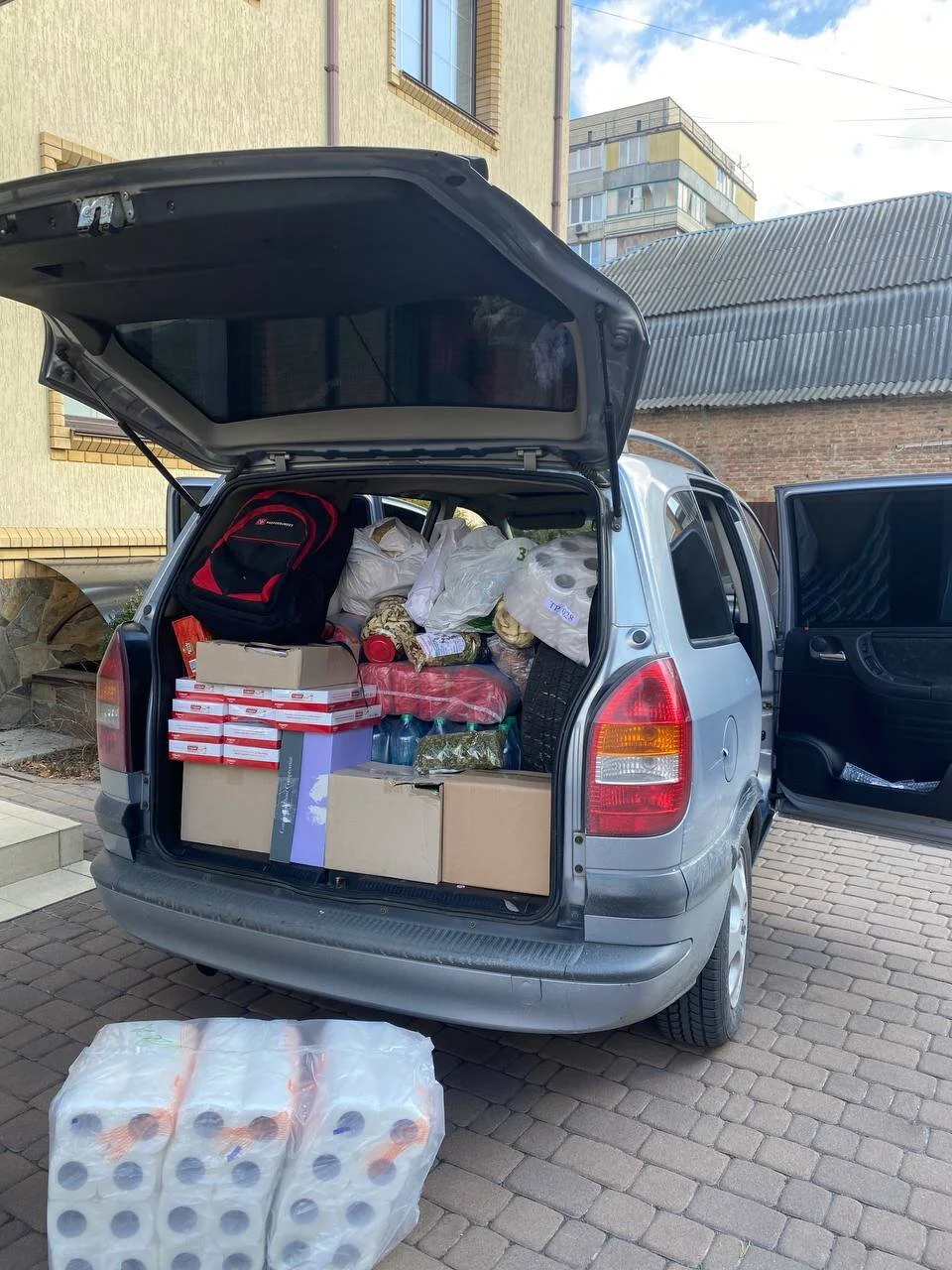 Easter Humanitarian Aid Distribution in Ukraine