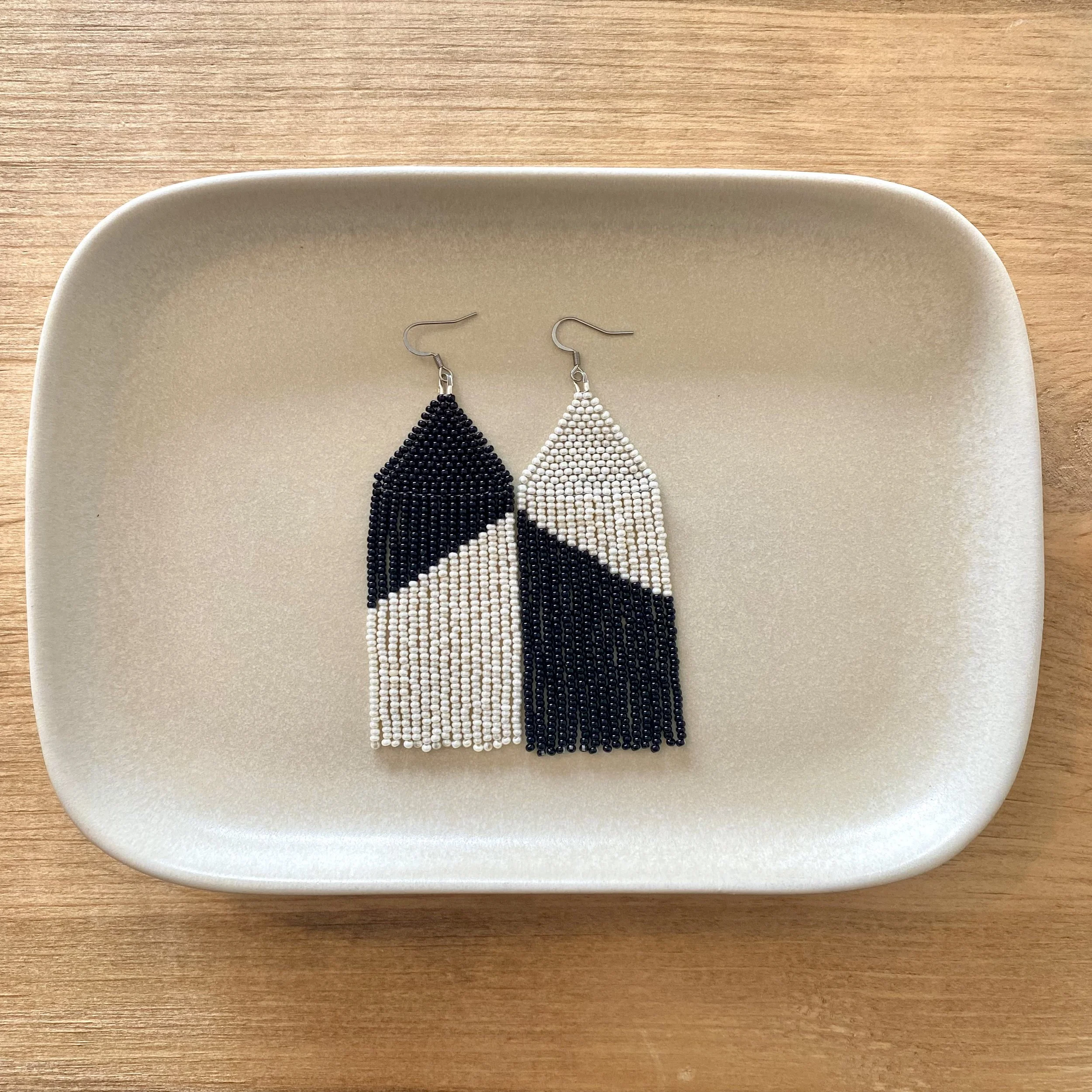 Black/pearl diagonal fringe