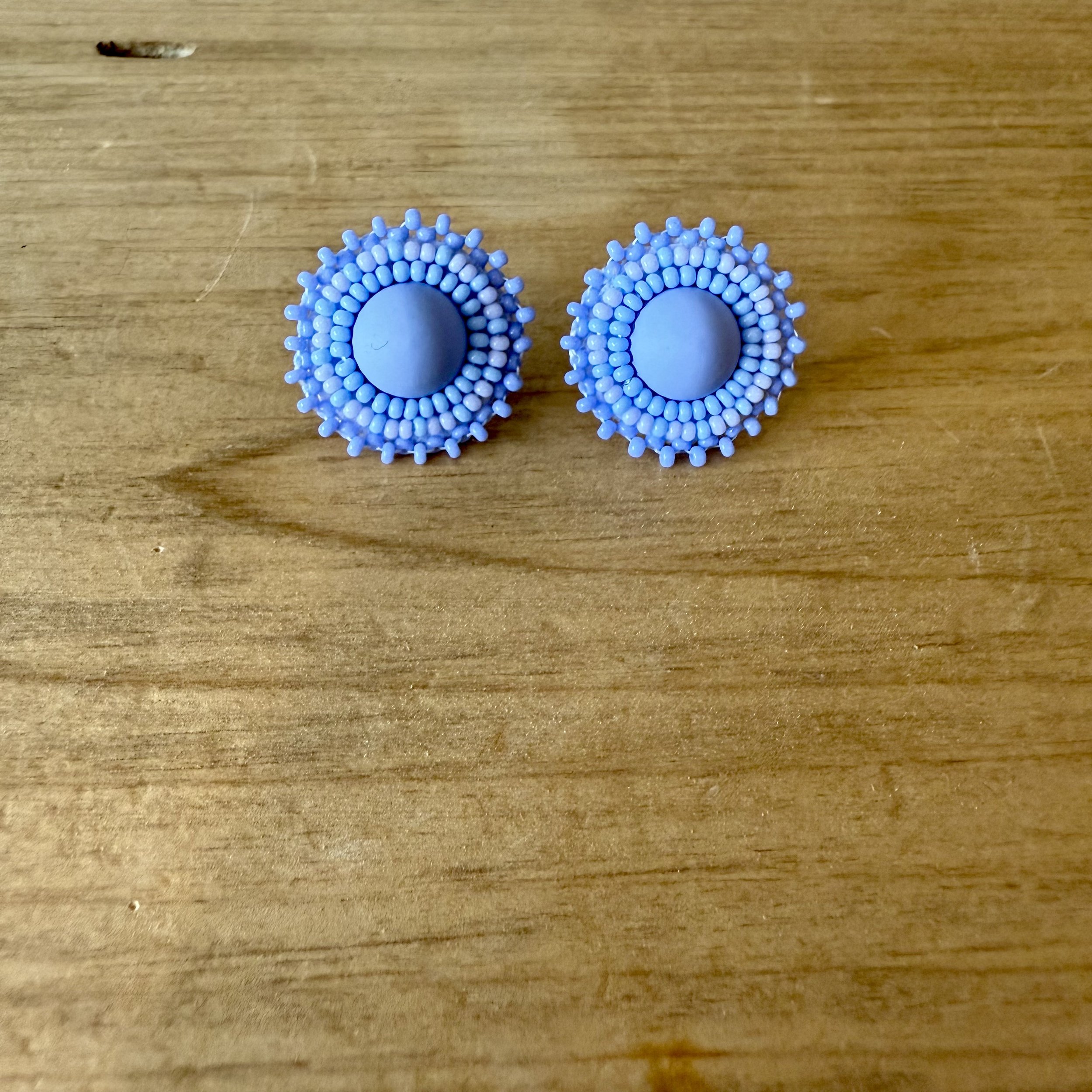 Beaded studs, lilac