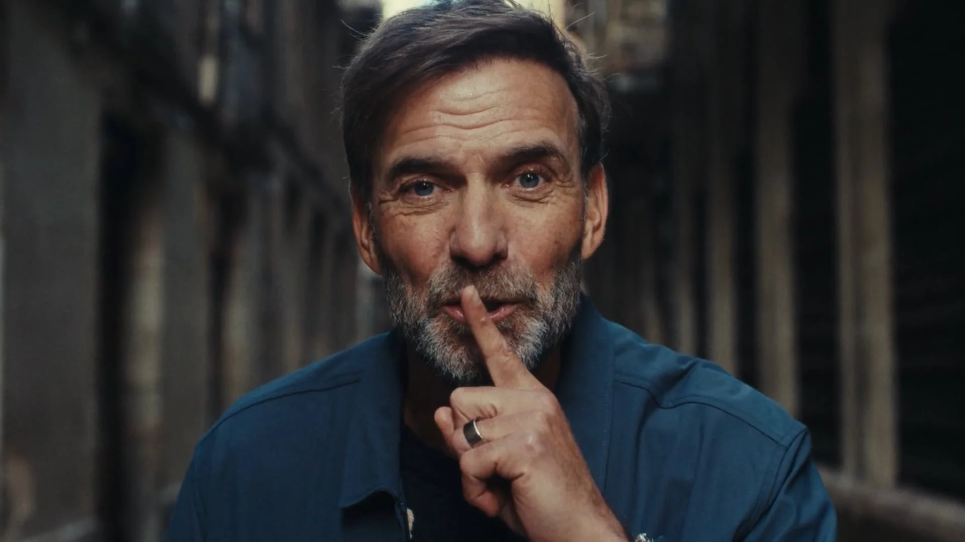  Budweiser: Let It Pour 
  
 
Grey Global / Dir: Steve Ayson