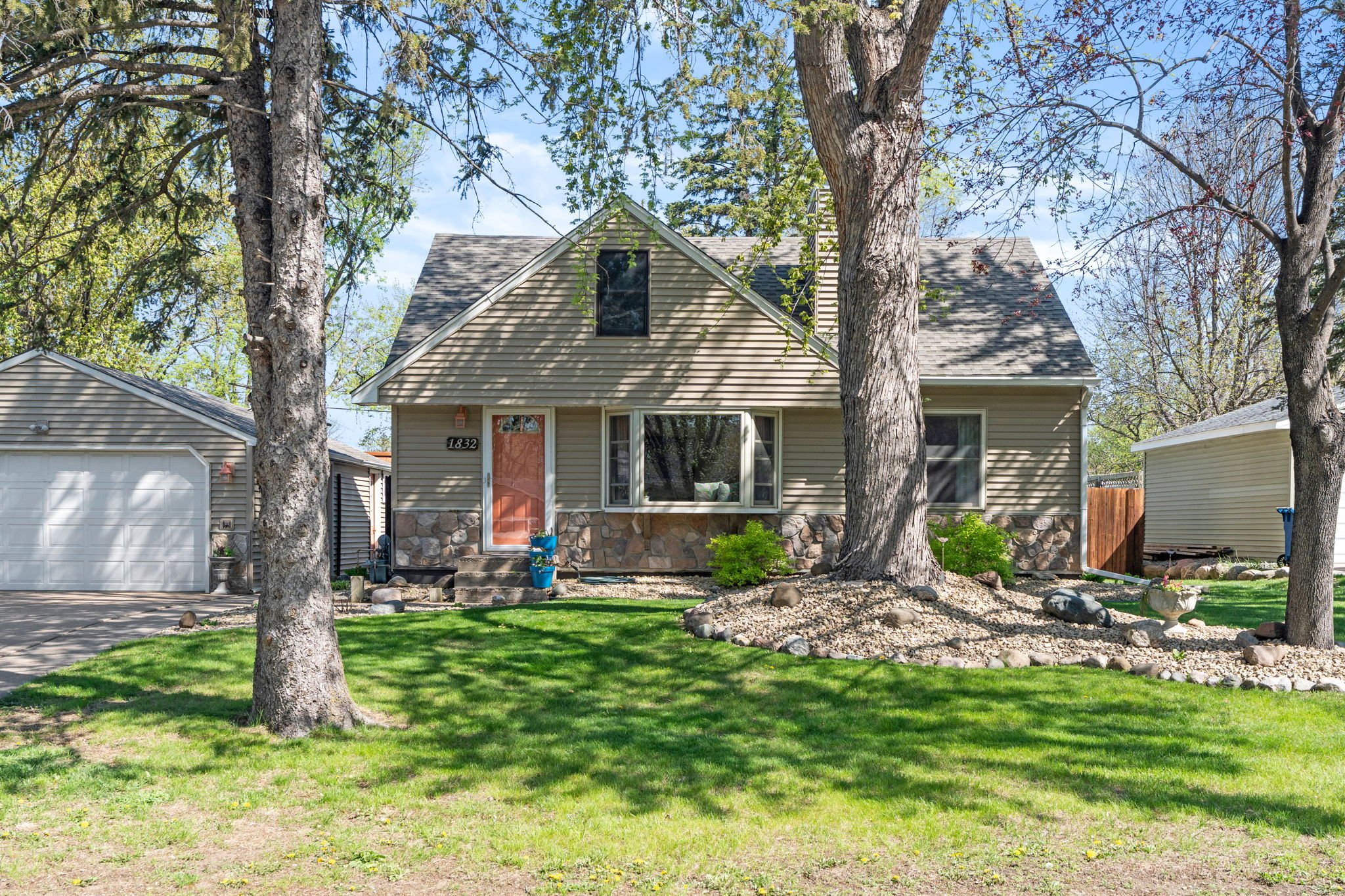 1-web-or-mls-1832 Cedar Dr-2.jpg