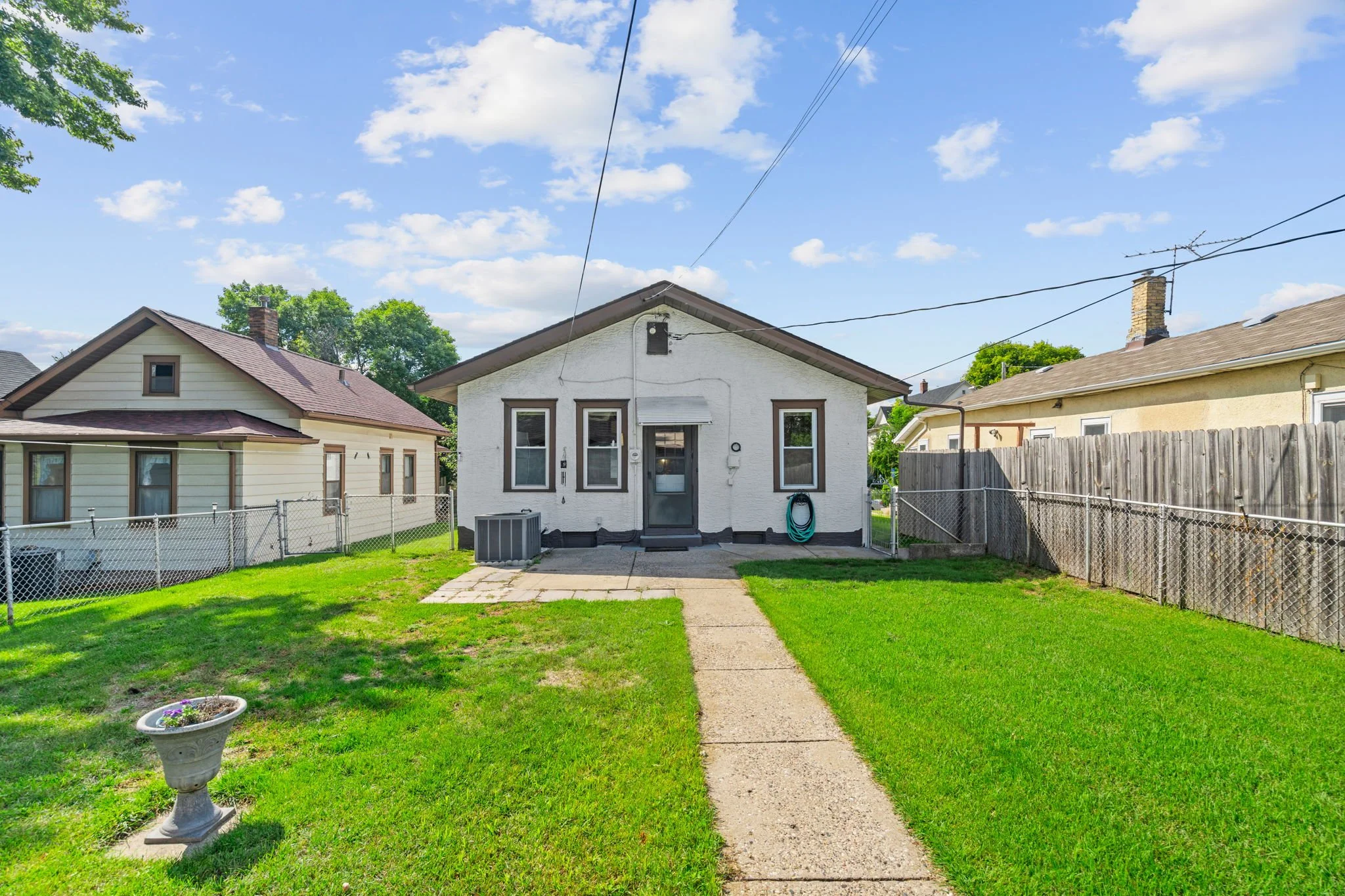 5-web-or-mls-735 Buchanan St-5.jpg
