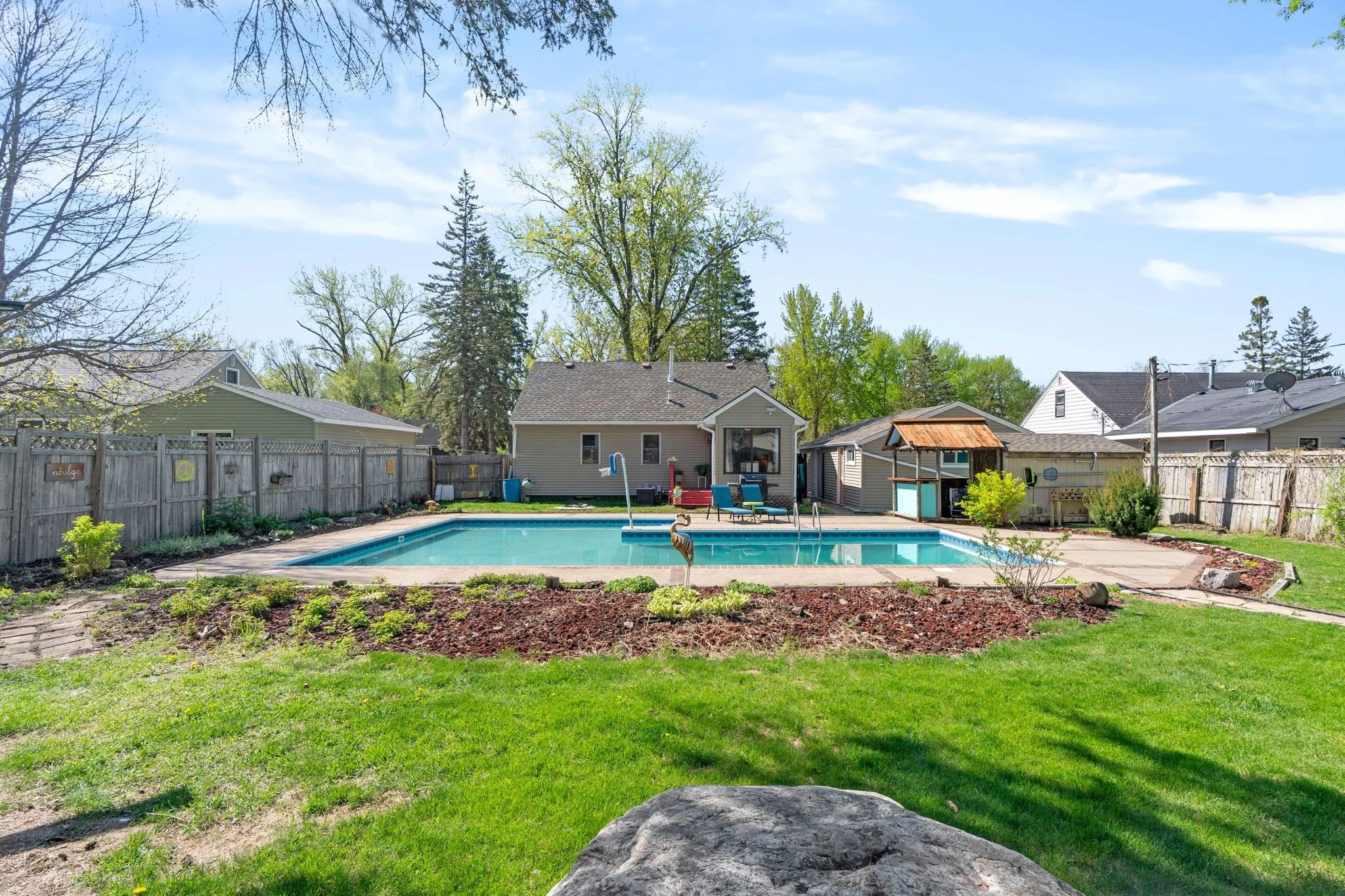 11-web-or-mls-1832 Cedar Dr-11.jpg