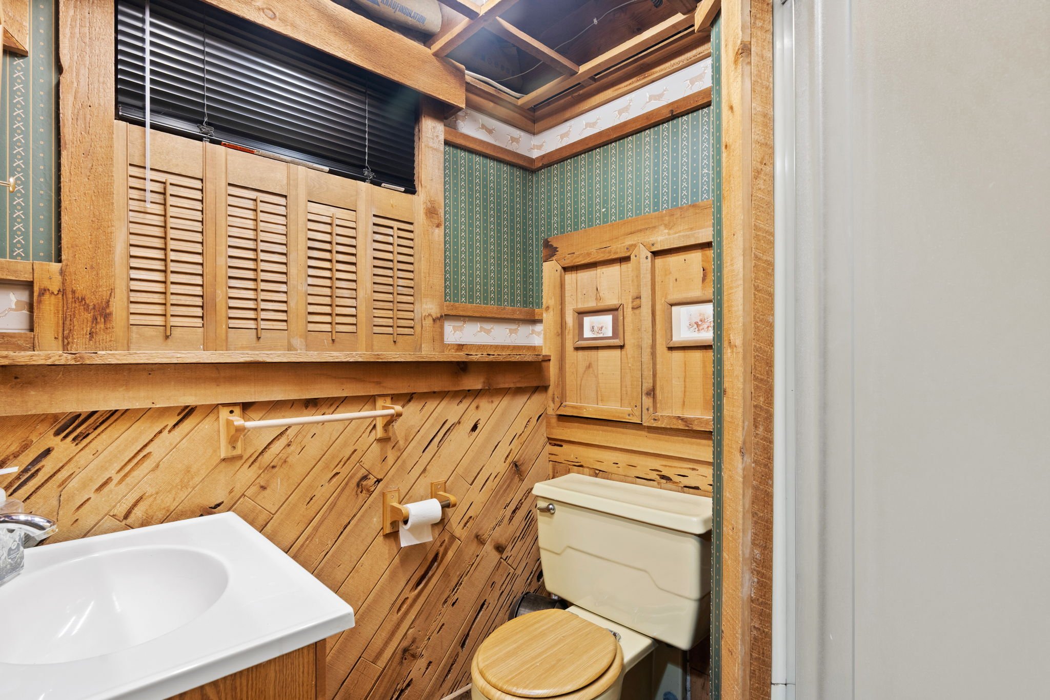 72-web-or-mls-1832 Cedar Dr-72.jpg