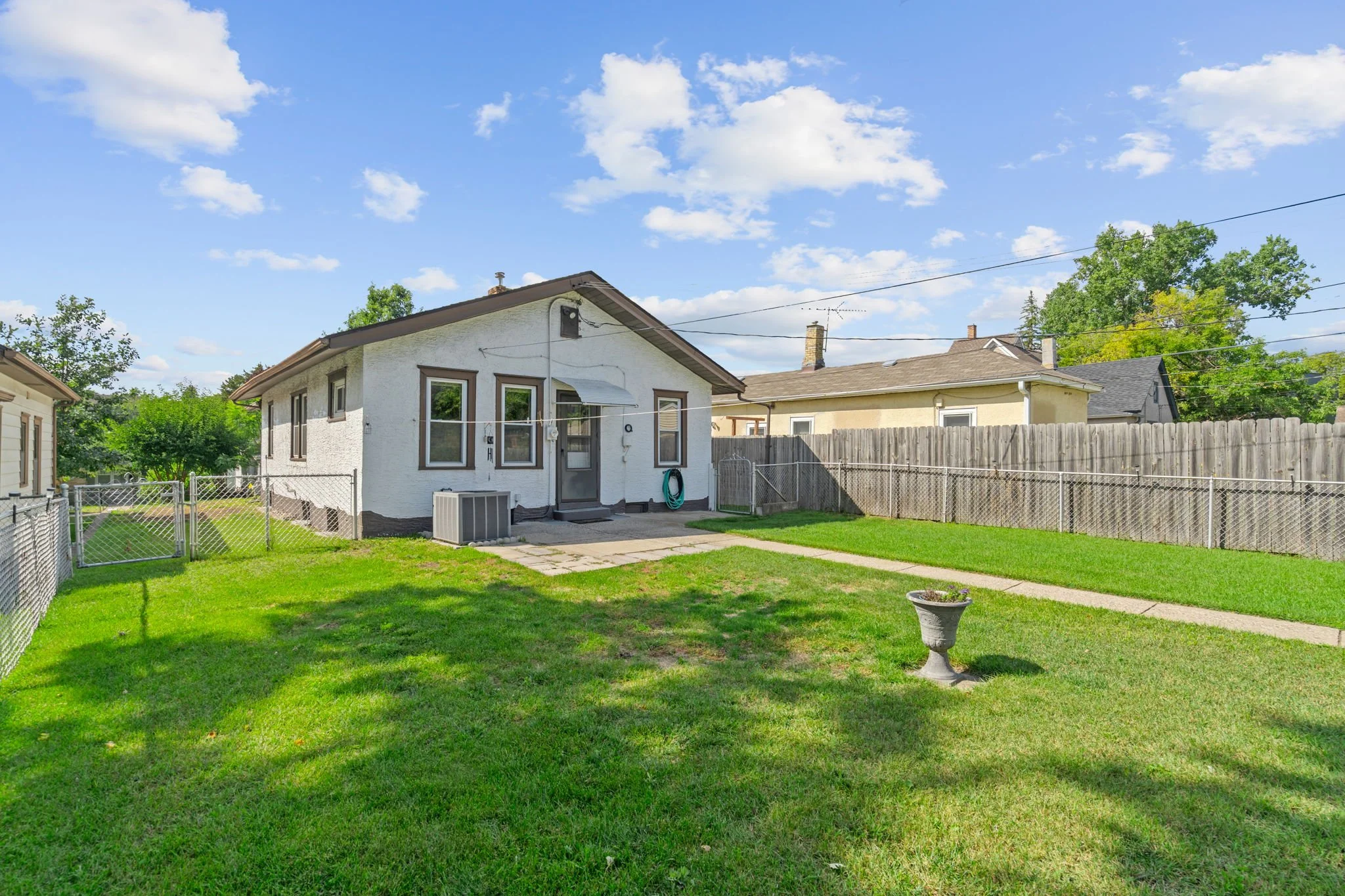 4-web-or-mls-735 Buchanan St-4.jpg