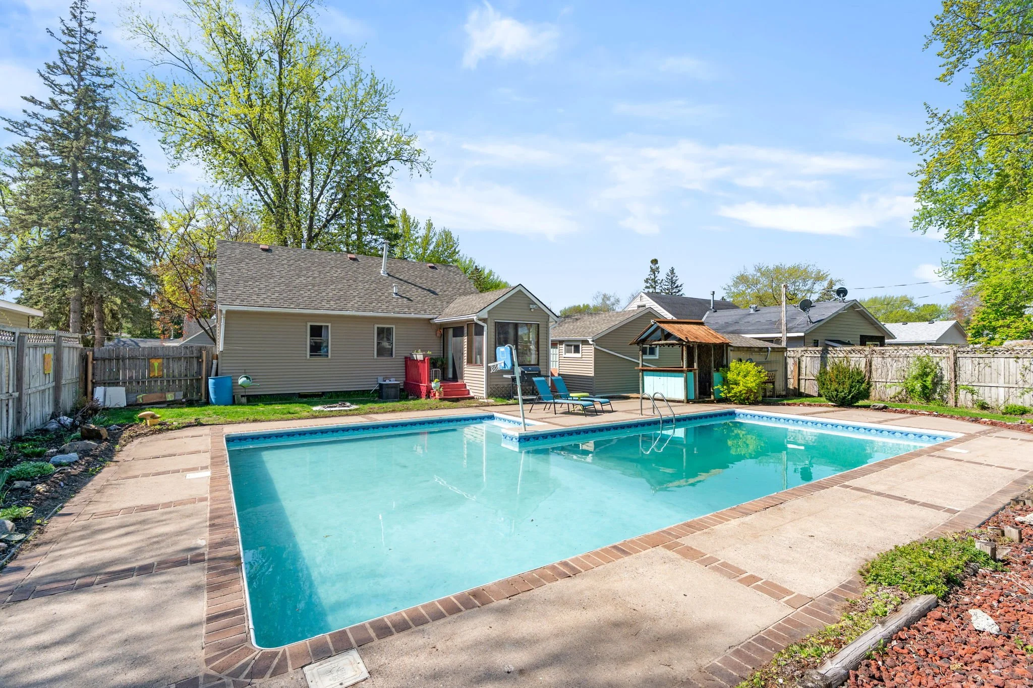 10-web-or-mls-1832 Cedar Dr-10.jpg