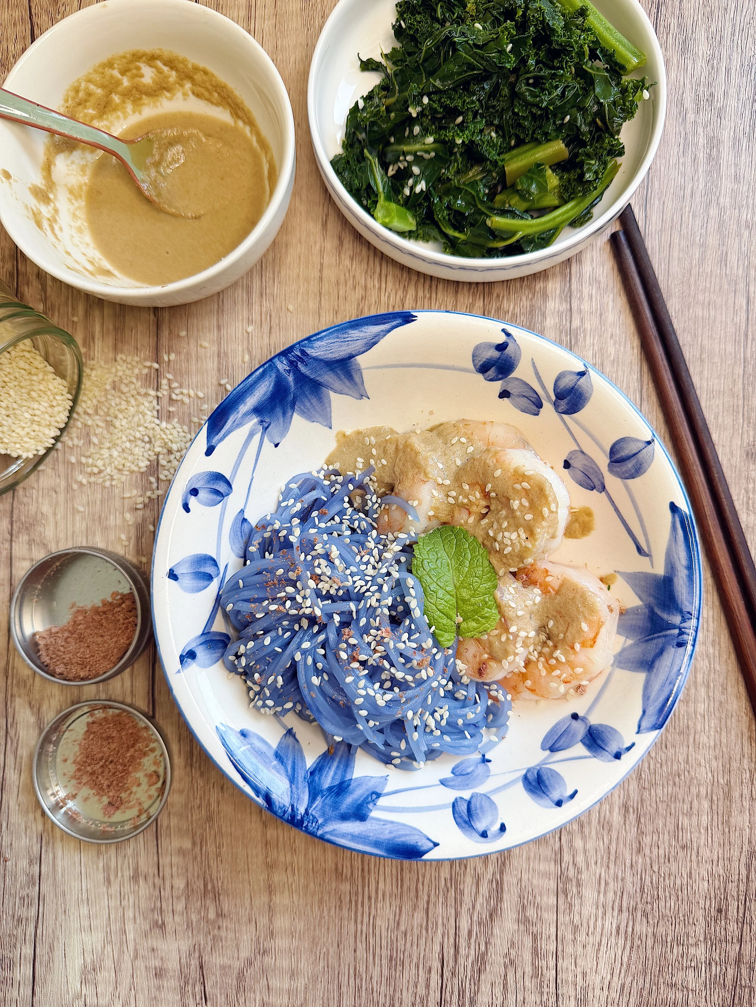 Butterfly pea flower noodles w shrimp 