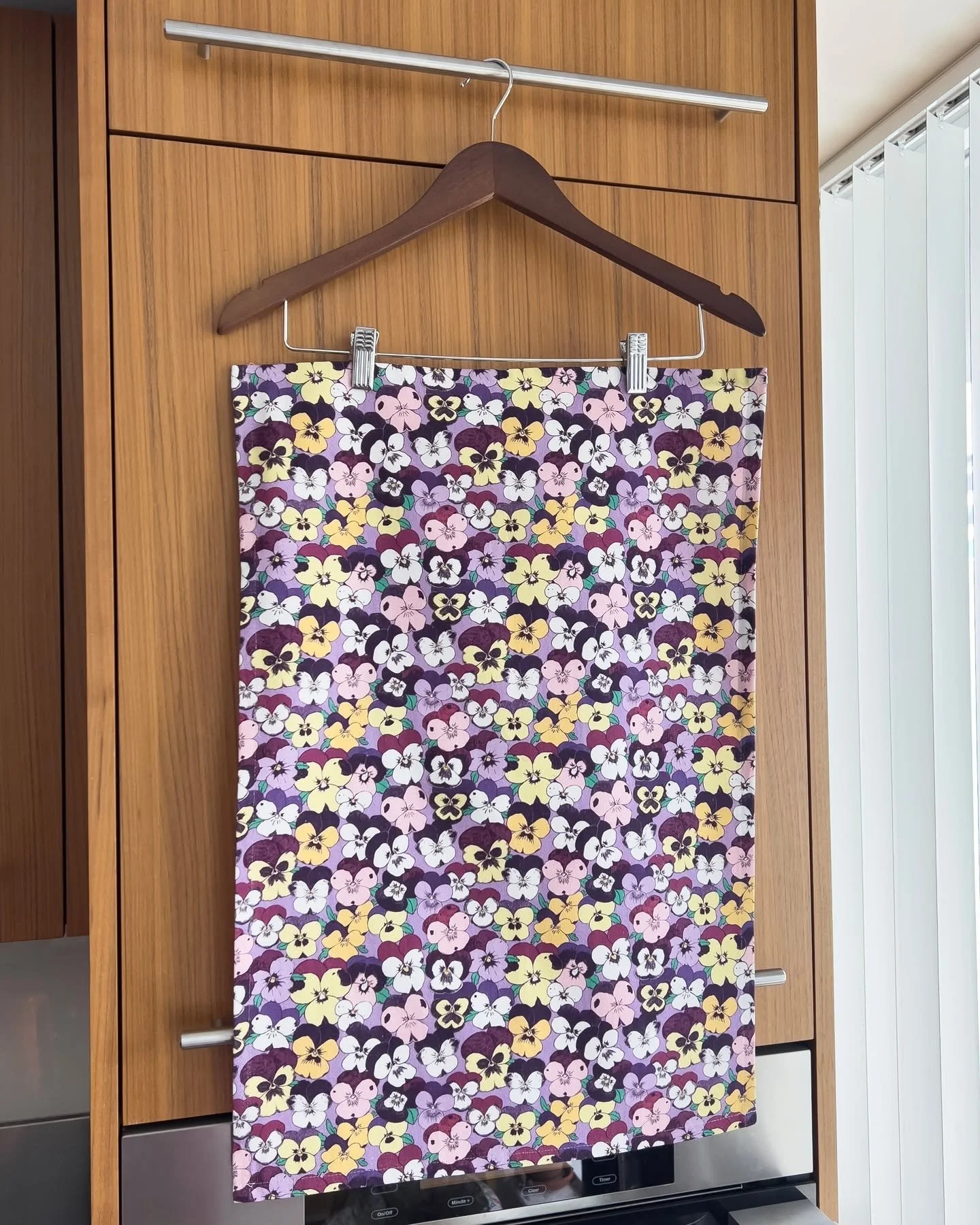 I&rsquo;m a sucker for pretty tea towels so I&rsquo;ve decided to add two new designs to my collection! 🥰

💜 Pansies is possibly my favourite pattern I&rsquo;ve created, so I thought I&rsquo;d turn it into a tea towel. 
🌼 Birth Month Flowers is al