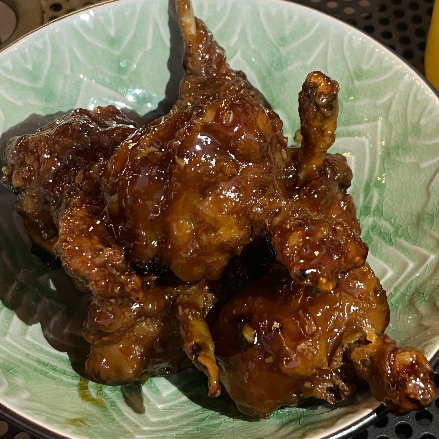 Craving Chinese? Little palace embraces &ldquo;old school&rdquo; American Chinese Food. Everything on the menu including their fun Tiki drinks are a must try! Plus it is owned by the same family as another favorite of ours, Ha Long Bay!

📸:lollipop 
