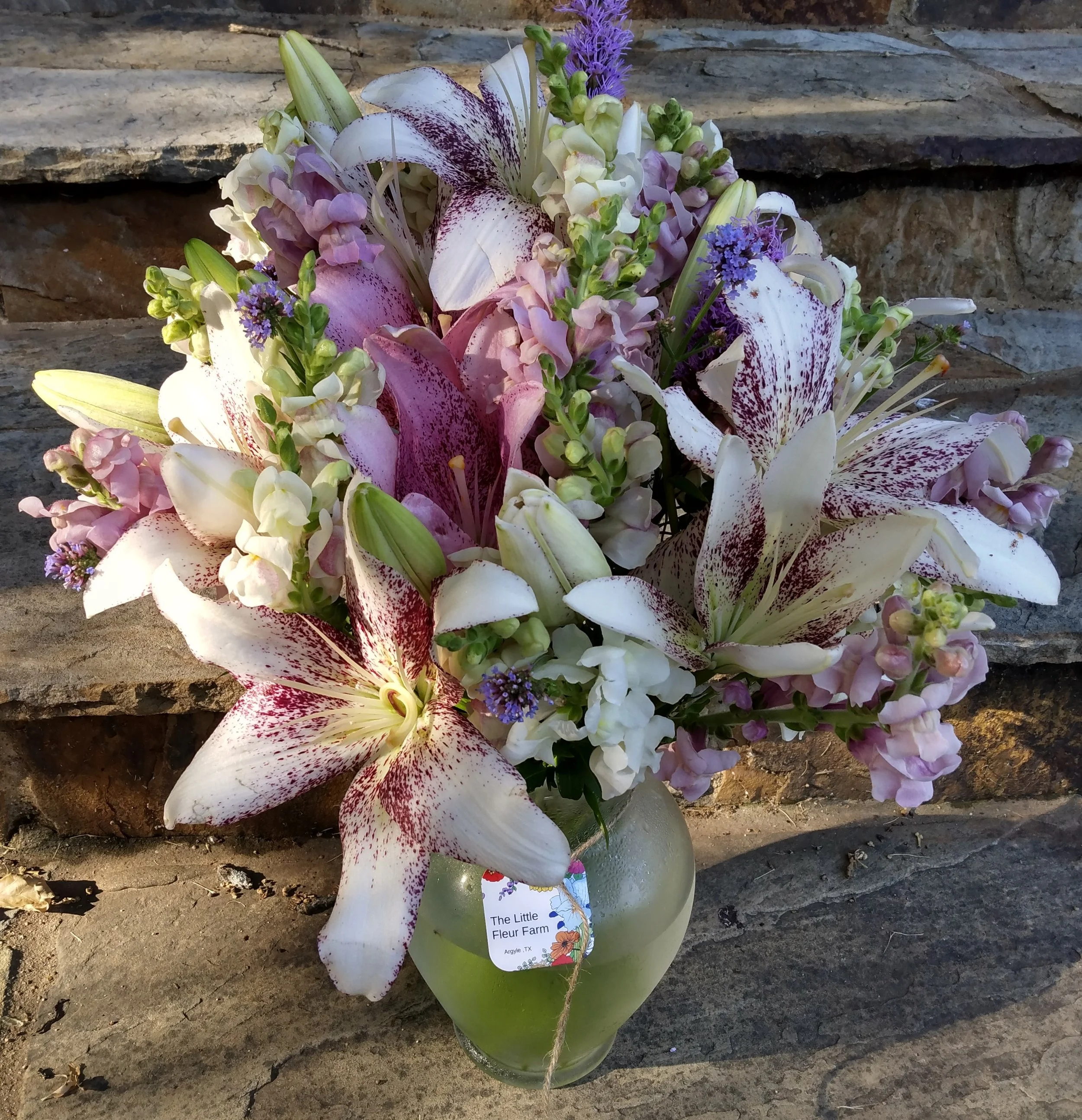 Lily and snapdragon bouquet