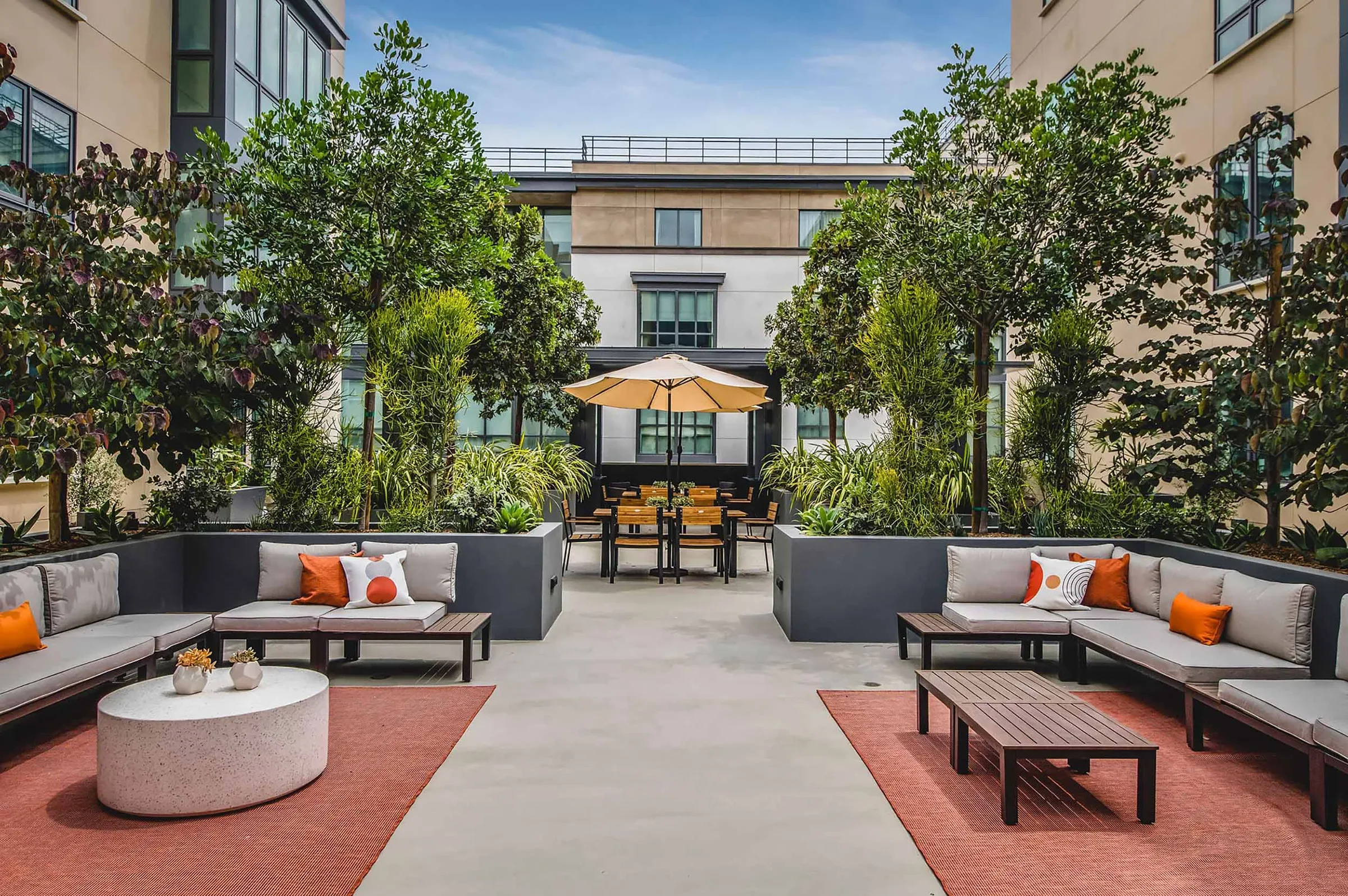 luxury amenity courtyard photography at domaine 39, a fully sold condominium community in pasadena, california