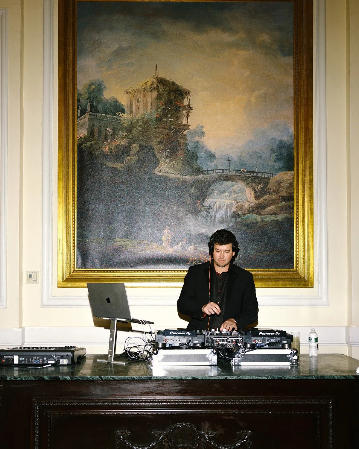 Brandon, our Chief Party Starter 🎧

Founder of Entertain!, Brandon brings 13+ years of experience and a true passion for music to every event. From seamless mixes to reading the crowd and keeping the dance floor full, he knows how to create an unfor