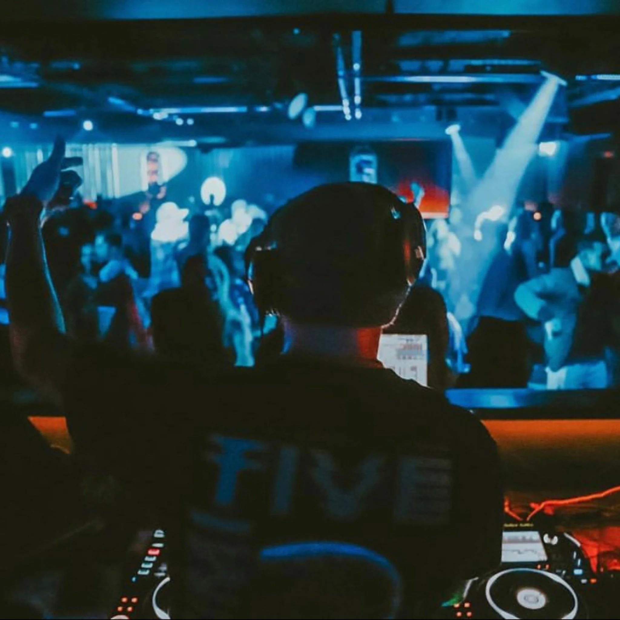 Entertainment is the game and we are the champions. 💙

#WeddingVendor #Partytime #DJ #entertainment #Wedding #CooporateEvents #NashvilleTN #MiddleTennessee