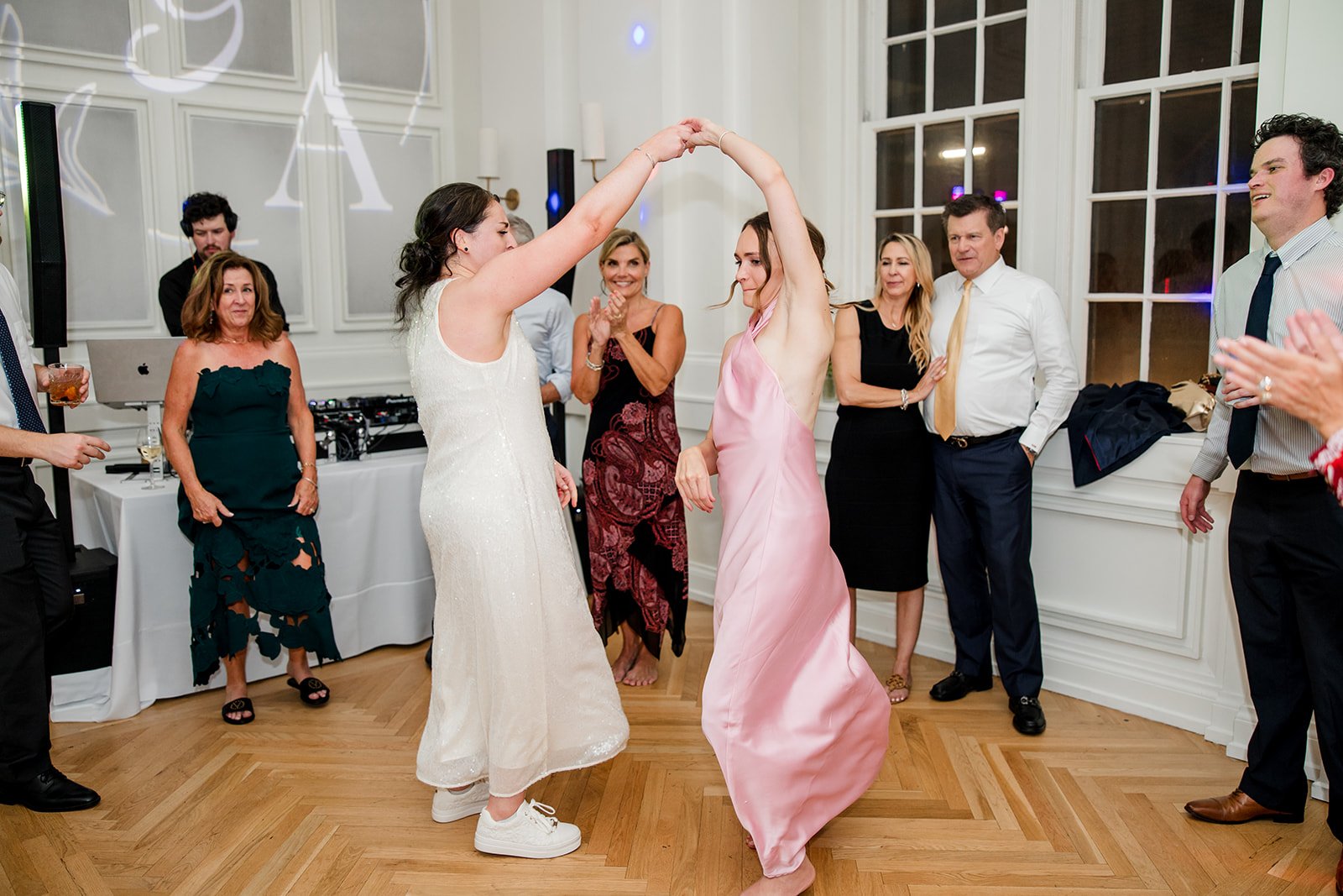 Everyone was getting down at this wedding. Let's bring the same energy to yours! We still have dates available this year and next. ✨

Planning: @honeyandhive.events 
Photo: @johnmyersphotography 
Venue: @noelle_nashville 
Florals: @lma__designs 
Ente