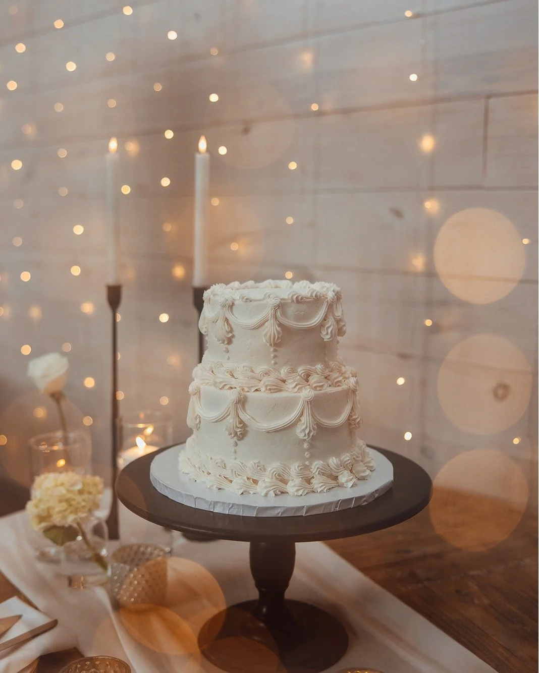 We love our Nashville wedding community 💙

We are constantly inspired by the photographers, florists, planners, and venues who pour their hearts into every single event alongside us.

Special shout out to @estellenashville , @lilliansfloralstudio &a
