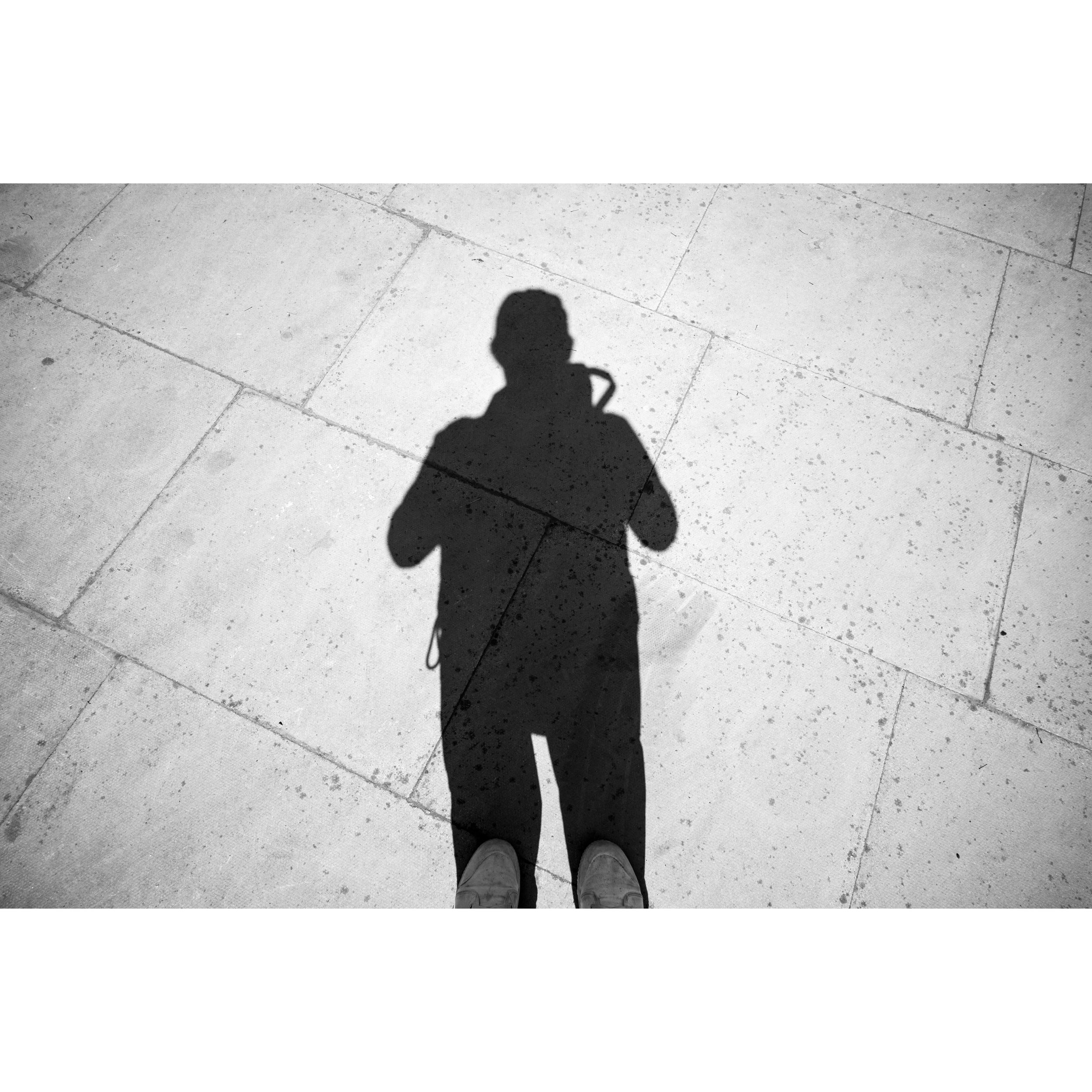 SELF PORTRAIT 
&bull;
&bull;
&bull;
#selfportrait #shadow #london #streetphotography #londonstreetphotography #monochrome #blackandwhite #leica #leicam11monochrom #m11m #21superelmar #jeitootle #adventuresinmonochrome #monochroman