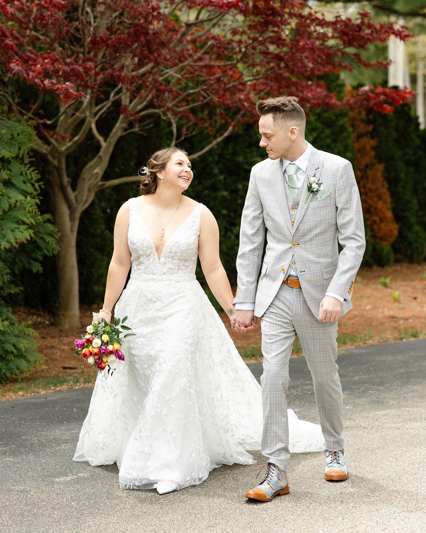 From the moment she stepped into the lush greenhouse, Sydney radiated timeless elegance in her sequin-adorned Gamberdella gown. 🌿✨ Surrounded by sunlight, florals, and the people she loves most, every detail of her wedding day felt like stepping int