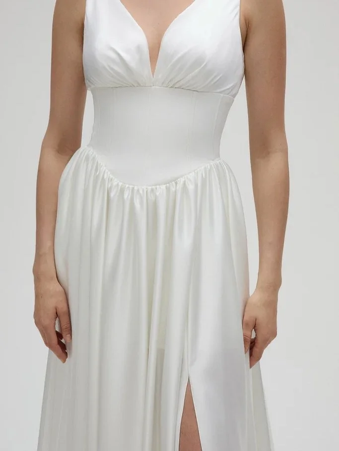 ✨ The Amsale Nouvelle Trunk Show is here! ✨

Be among the first to explore the 2026 Bridal Collection, available exclusively at Gamberdella from October 31st to November 8th.

💍 Enjoy 10% off all Amsale Nouvelle gowns during the event.

Appointments