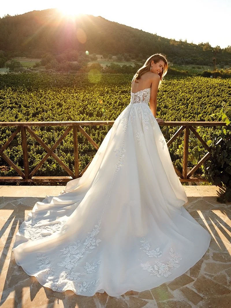 Featured Dress of the Week: Erin by @eddyk_bridal

Sculpted lace, a whisper of champagne beneath ivory, and a soft organza skirt that floats with every step, Erin is the definition of refined romance. Sequined appliqu&eacute; catches the light just e