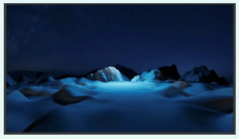 Paisaje ártico con hielo y montañas bajo un cielo estrellado de noche.
