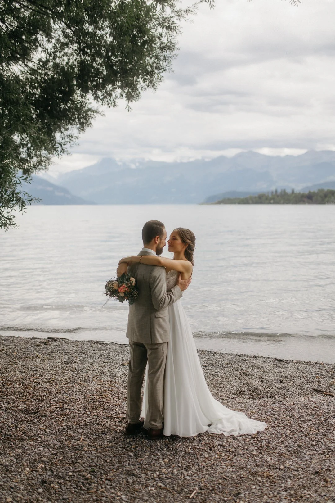 sabrina_zanella_fotografie_thun_hochzeit153_bonstettenpark.jpg