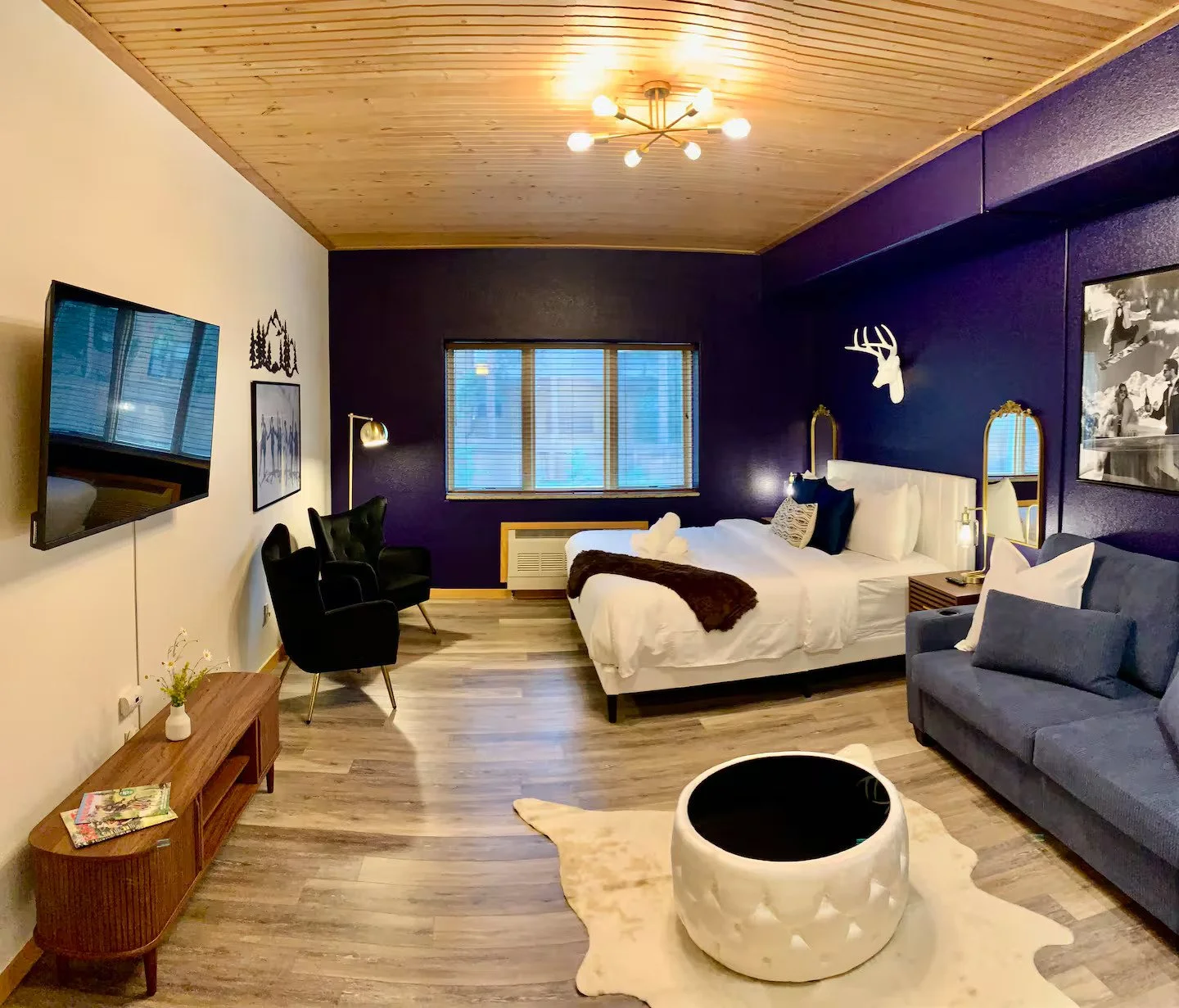 A carefully styled mountain retreat combining rustic charm with modern comfort. Each detail supports guest experience and aesthetic cohesion.