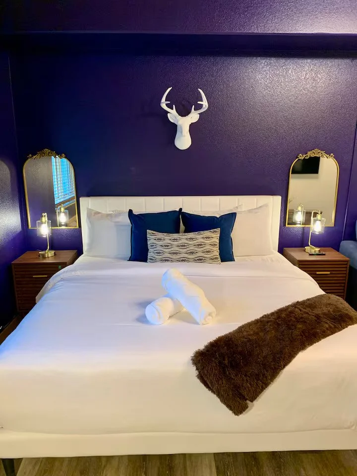 A carefully styled mountain retreat combining rustic charm with modern comfort. Each detail supports guest experience and aesthetic cohesion.