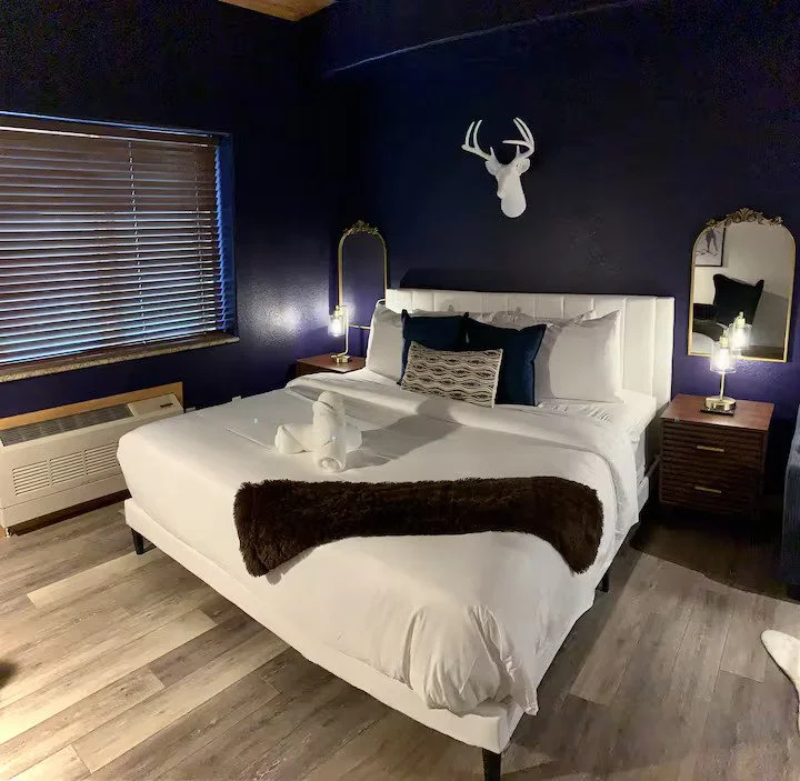 A carefully styled mountain retreat combining rustic charm with modern comfort. Each detail supports guest experience and aesthetic cohesion.