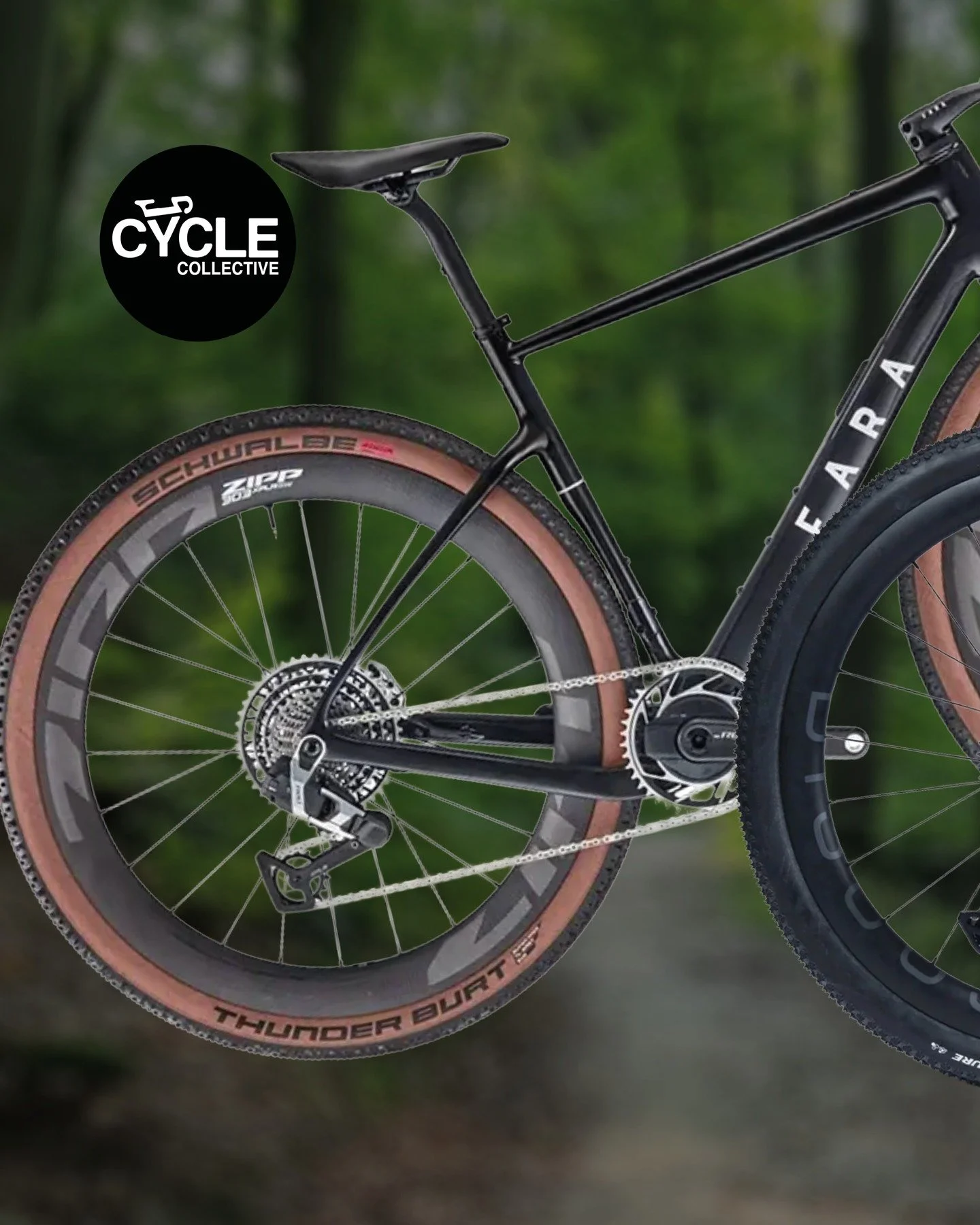 Unsere 26er Kollektion an sehr feinen, state-of-the-art Gravelbikes.

Allen gemeinsam ist, dass sie verboten gut aus sehen, sau gut fahren, ideal f&uuml;r die schnelle Langstrecke sind und eine Reifenaufnahme von 57mm auf 28er Laufr&auml;dern wuppen.