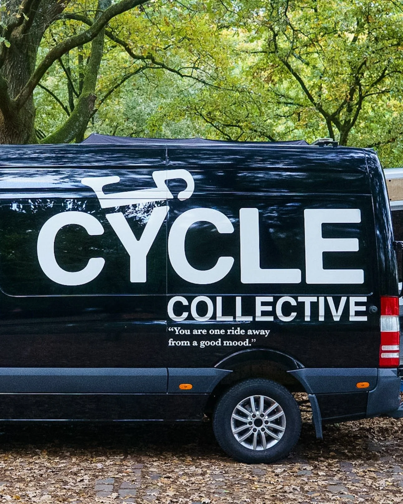 F&uuml;r Events, Umz&uuml;ge, Abenteuer ...
vermieten wir euch unsere beiden Busse! 
6 Sitzer 
9 Sitzer.

Preise k&ouml;nnt ihr euch zusammenpuzzeln.
Auf unserer Homepage unter Service/MietMich.
oder LINK IN BIO 

Ein paar Termine f&uuml;r n&auml;chs