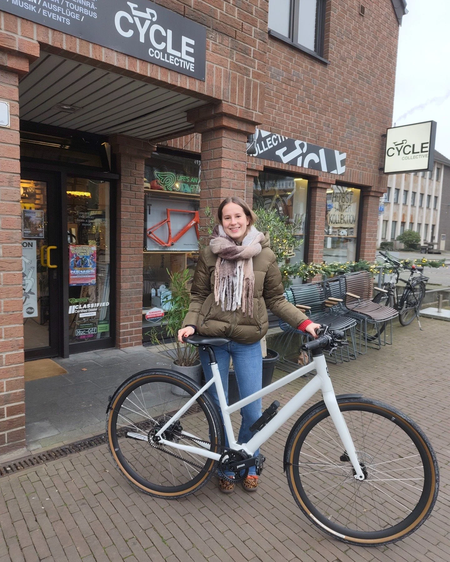 🎉 Herzlichen Gl&uuml;ckwunsch an Nina aus D&uuml;sseldorf! Sie hat unser Desiknio gewonnen, das wir f&uuml;r World Bicycle Relief verlost haben. Jetzt kann Nina ganz oft nach Str&uuml;mp fahren, wo ihre Eltern wohnen und was gibt's sch&ouml;neres, a