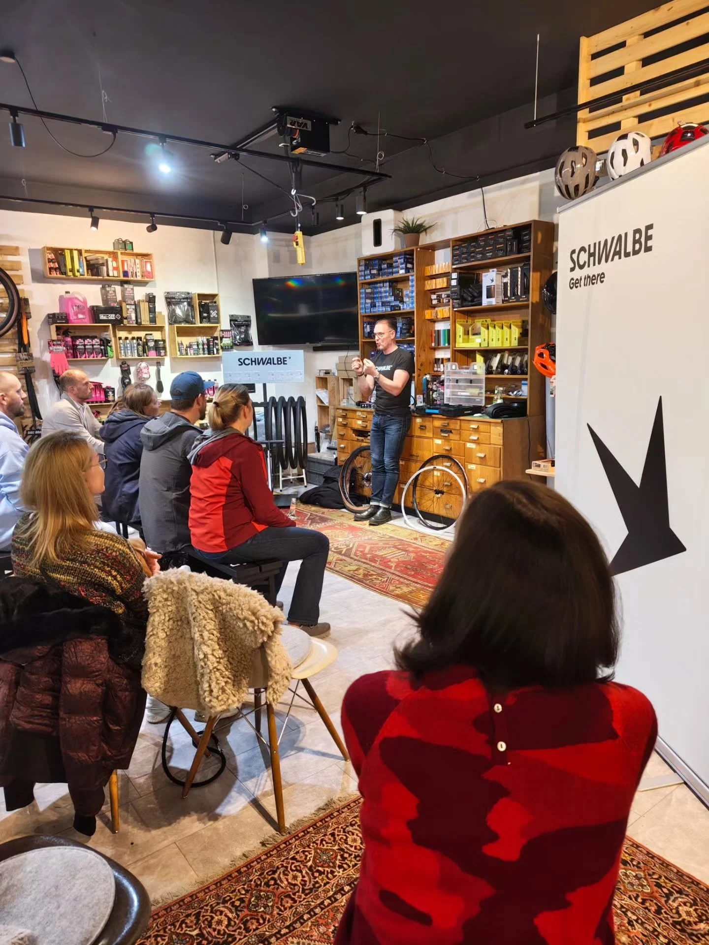 Danke Andreas 😘. So viel gelernt &uuml;ber tubeless, Reifen, Ventile und Schl&auml;uche und dann noch Praxis&uuml;bungen. Hat richtig Spa&szlig; gemacht und informativ wars auch. Immer gerne wieder. Klasse