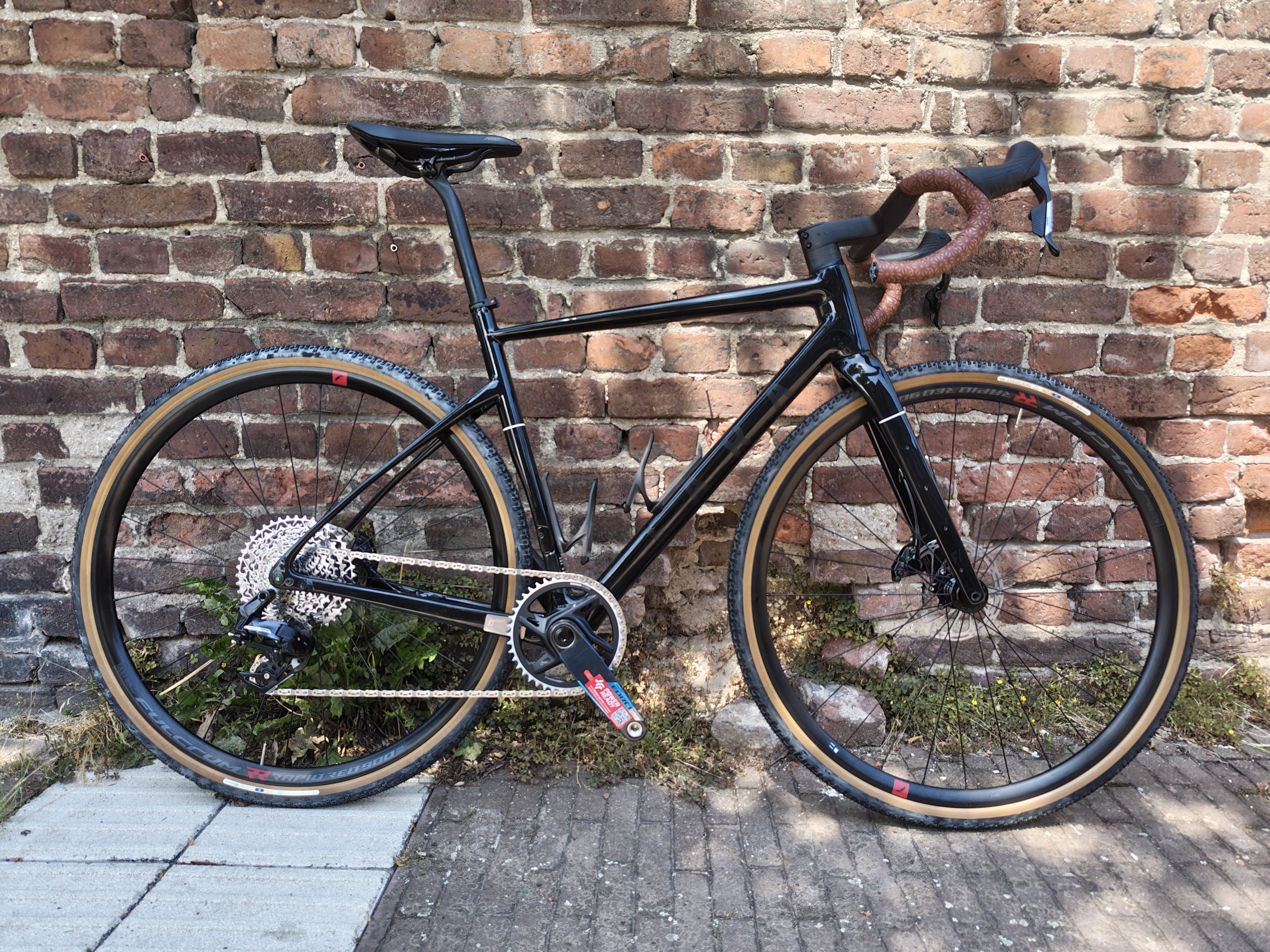 Kurz mal über schöne  Gravel- und Roadbikes sprechen