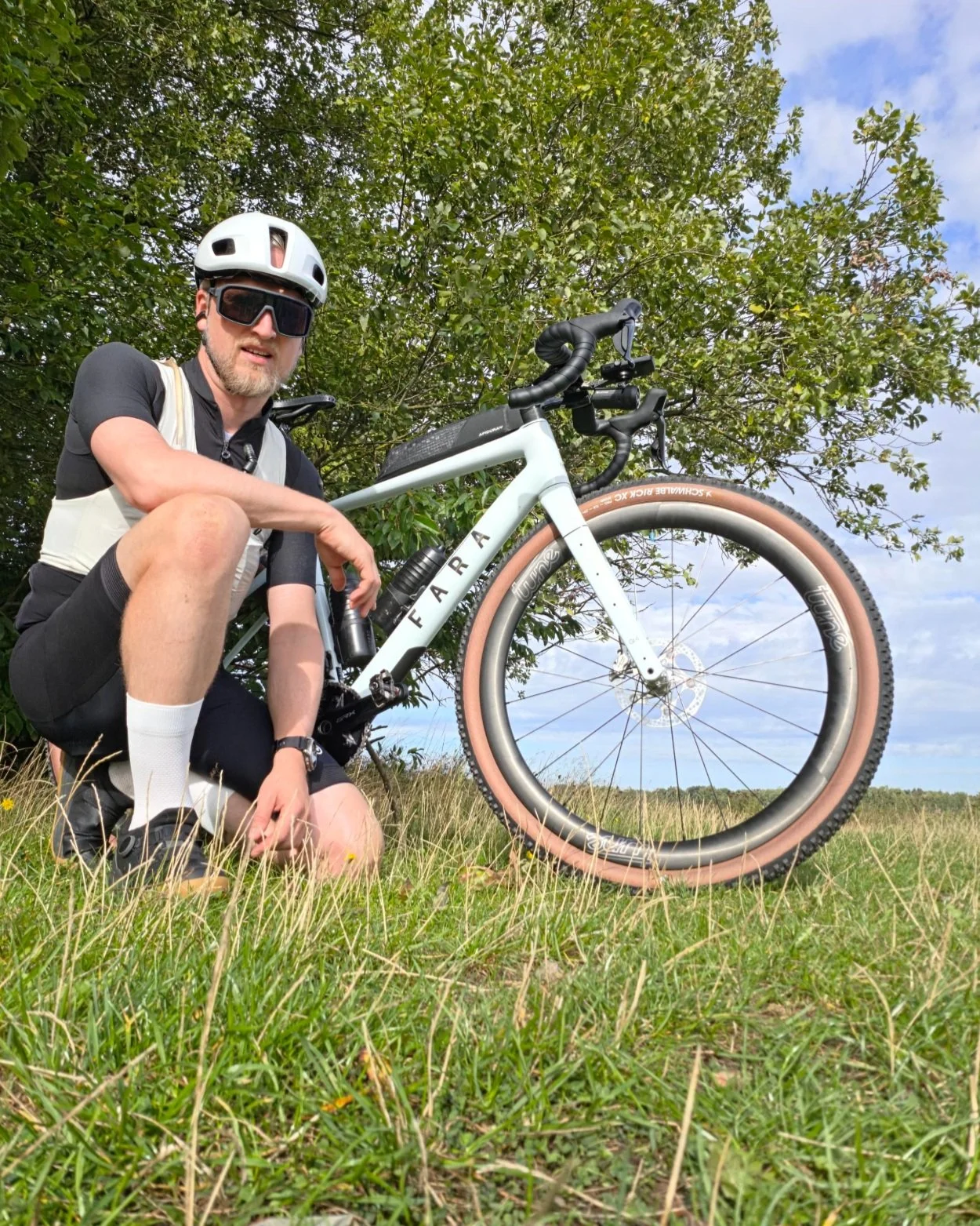 Das ist @jannispohlmann . Jannis wohnt in L&uuml;beck und konnte leider nicht bei uns im Laden vorbeikommen. Sehr schade. ... ein richtig netter Typ mit Geschmack ;) 1 von 15 wei&szlig;en GR4 Framesets hat er sich bei uns gekauft und mit @goexpress.l