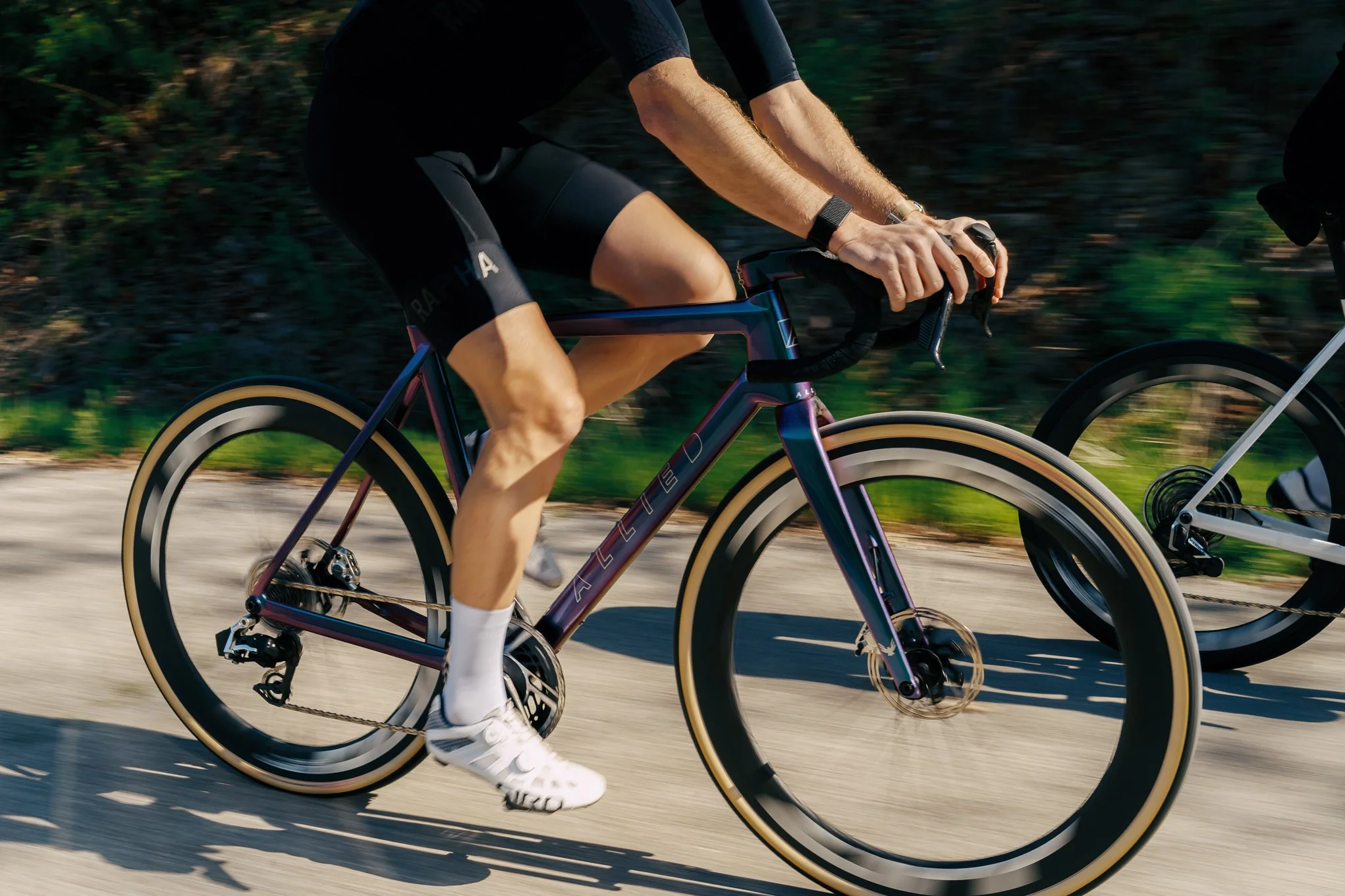 allied-echo-harlequin-purple_green-riders-lifestyle-spring-launch-2026-004 (1).jpg