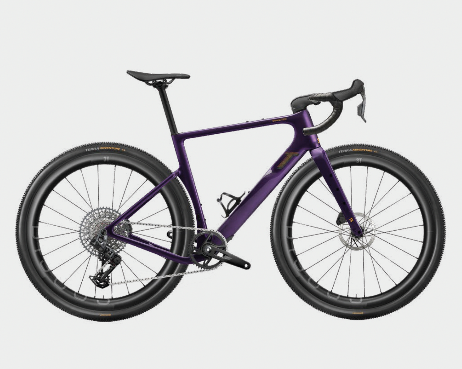 Ein modernes, purplefarbenes E-Bike mit dicken Reifen und Drop-Hansbremse, eingebettet auf weißem Hintergrund.
