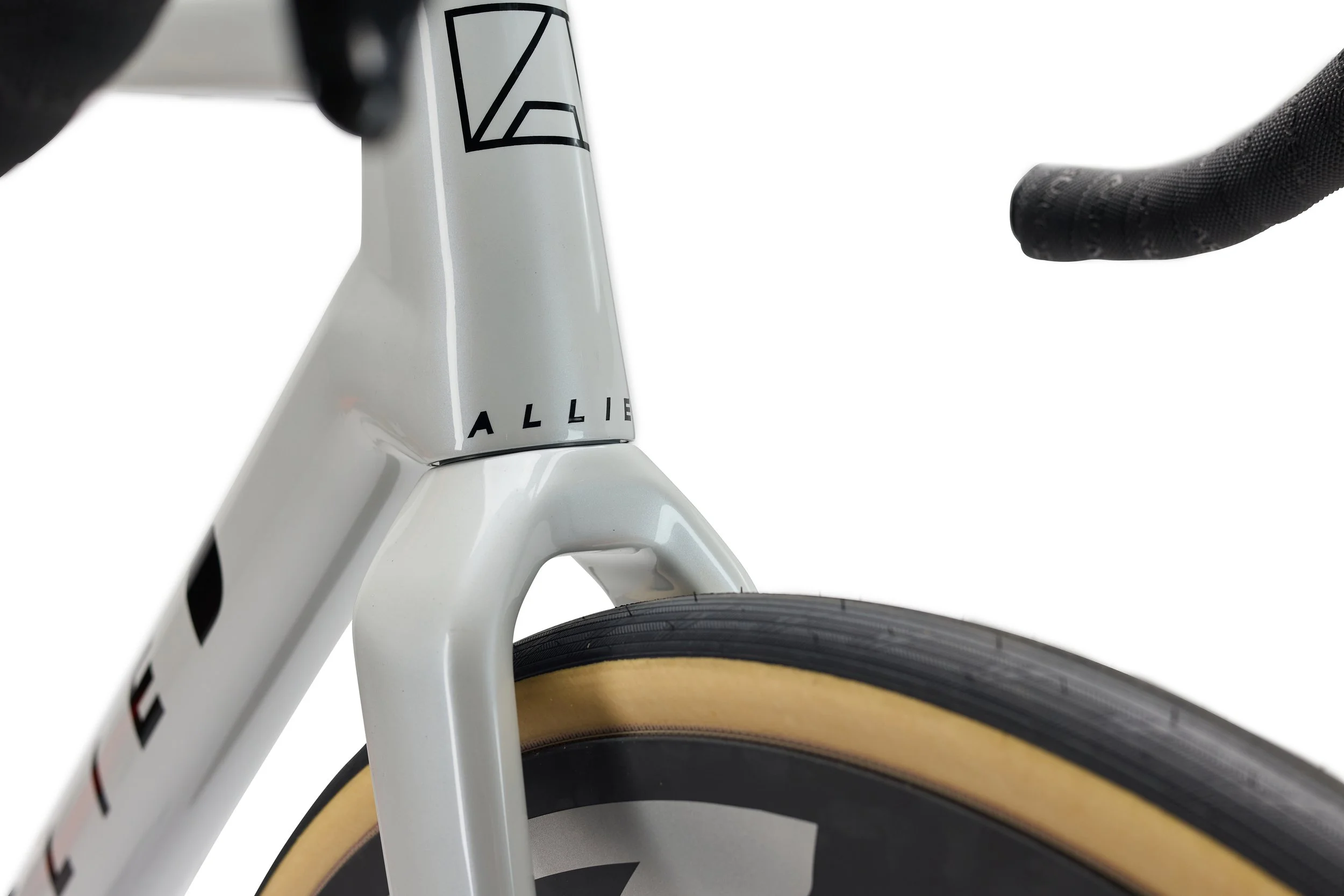 allied-echo-force_xplr-supra_white-detail-studio-2026-010.jpg